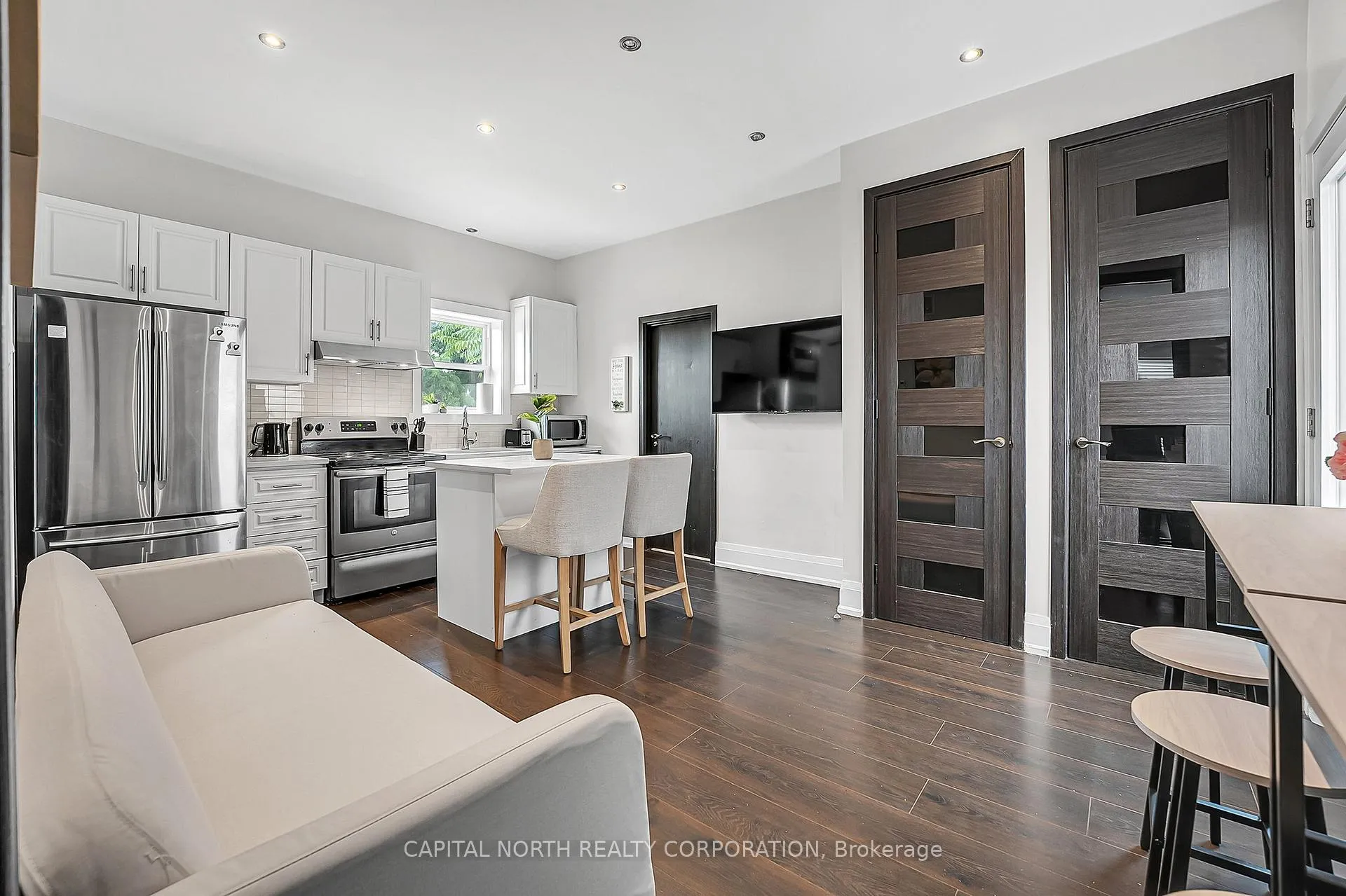 Photo 8 of Unit 2, 556 King Street E, Hamilton, Landsdale — HOMEH