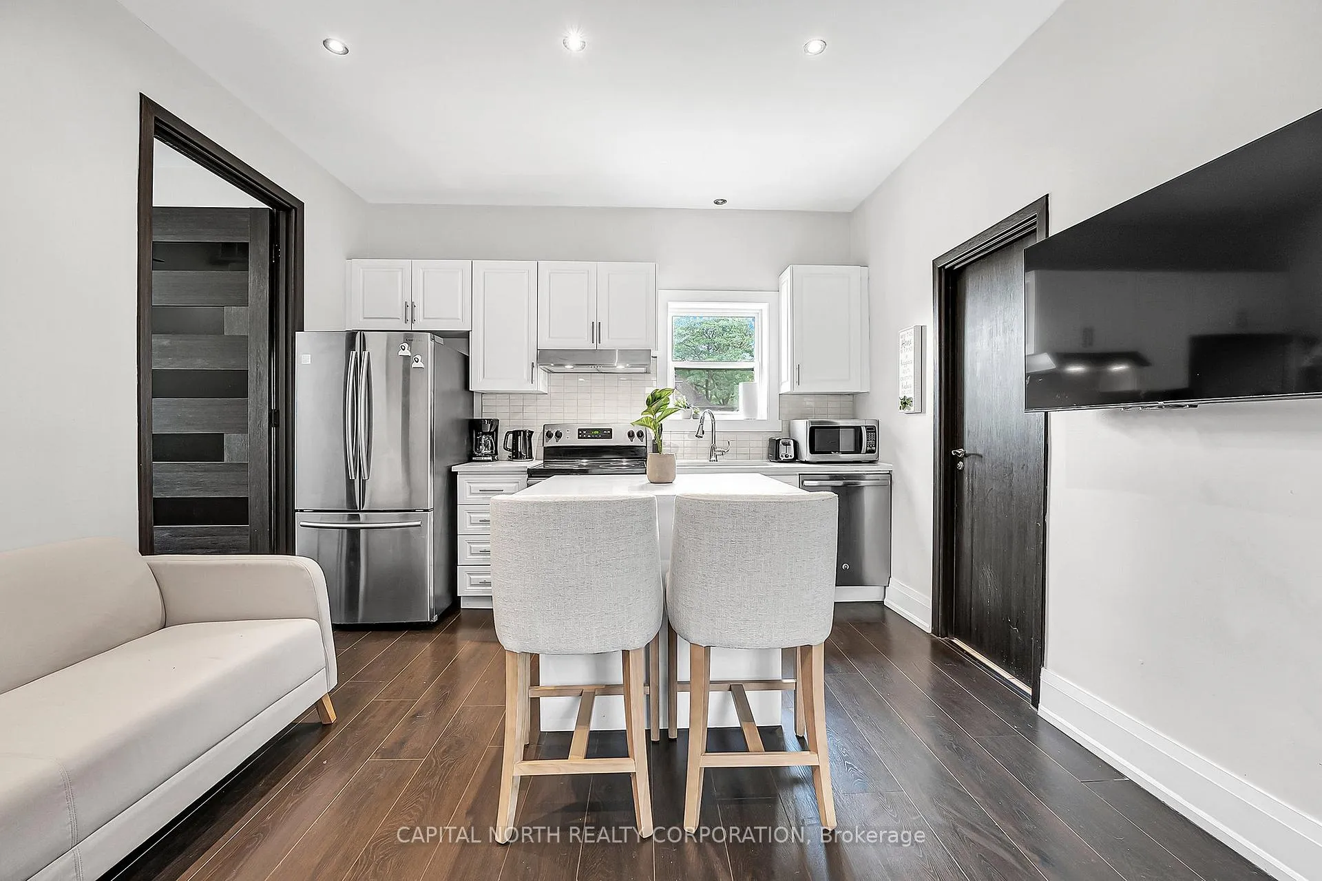 Photo 9 of Unit 2, 556 King Street E, Hamilton, Landsdale — HOMEH