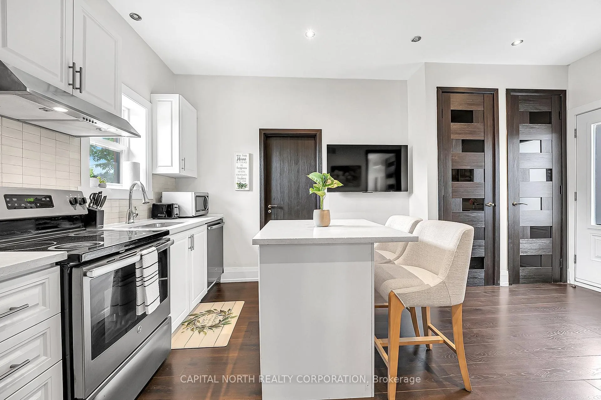 Photo 10 of Unit 2, 556 King Street E, Hamilton, Landsdale — HOMEH