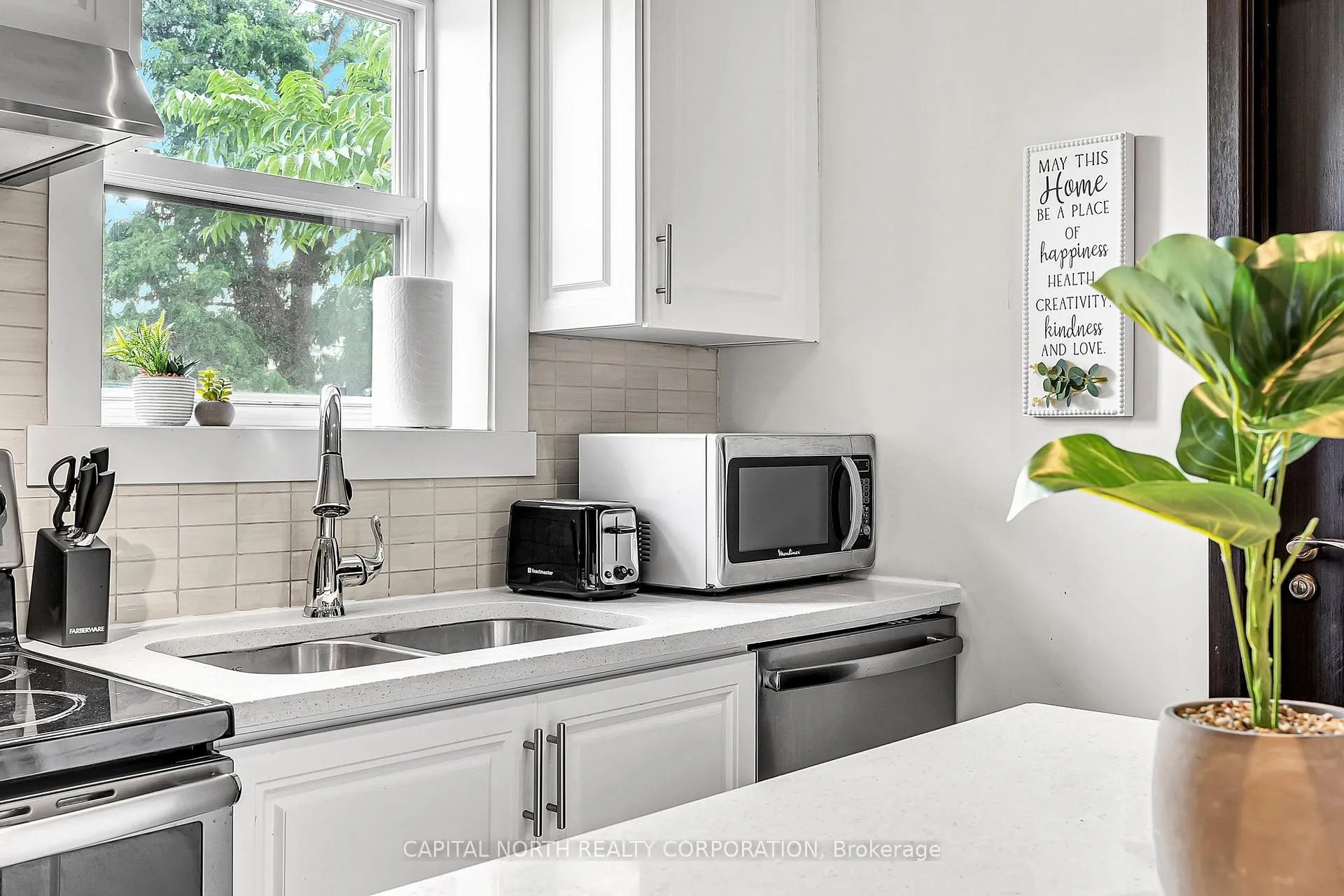 Photo 11 of Unit 2, 556 King Street E, Hamilton, Landsdale — HOMEH