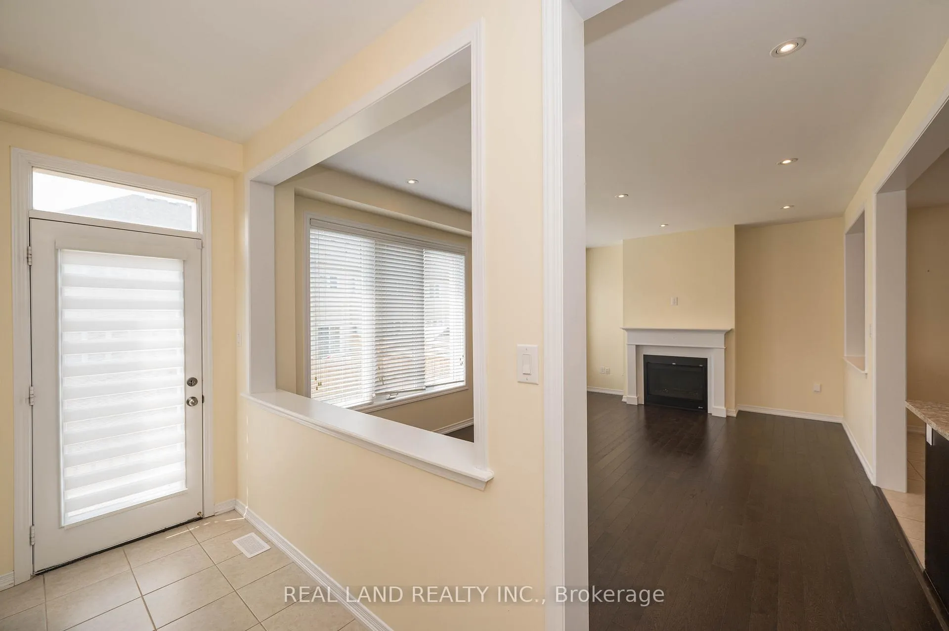 Photo 19 of 7782 Hackberry Trail, Niagara Falls, Brown — HOMEH