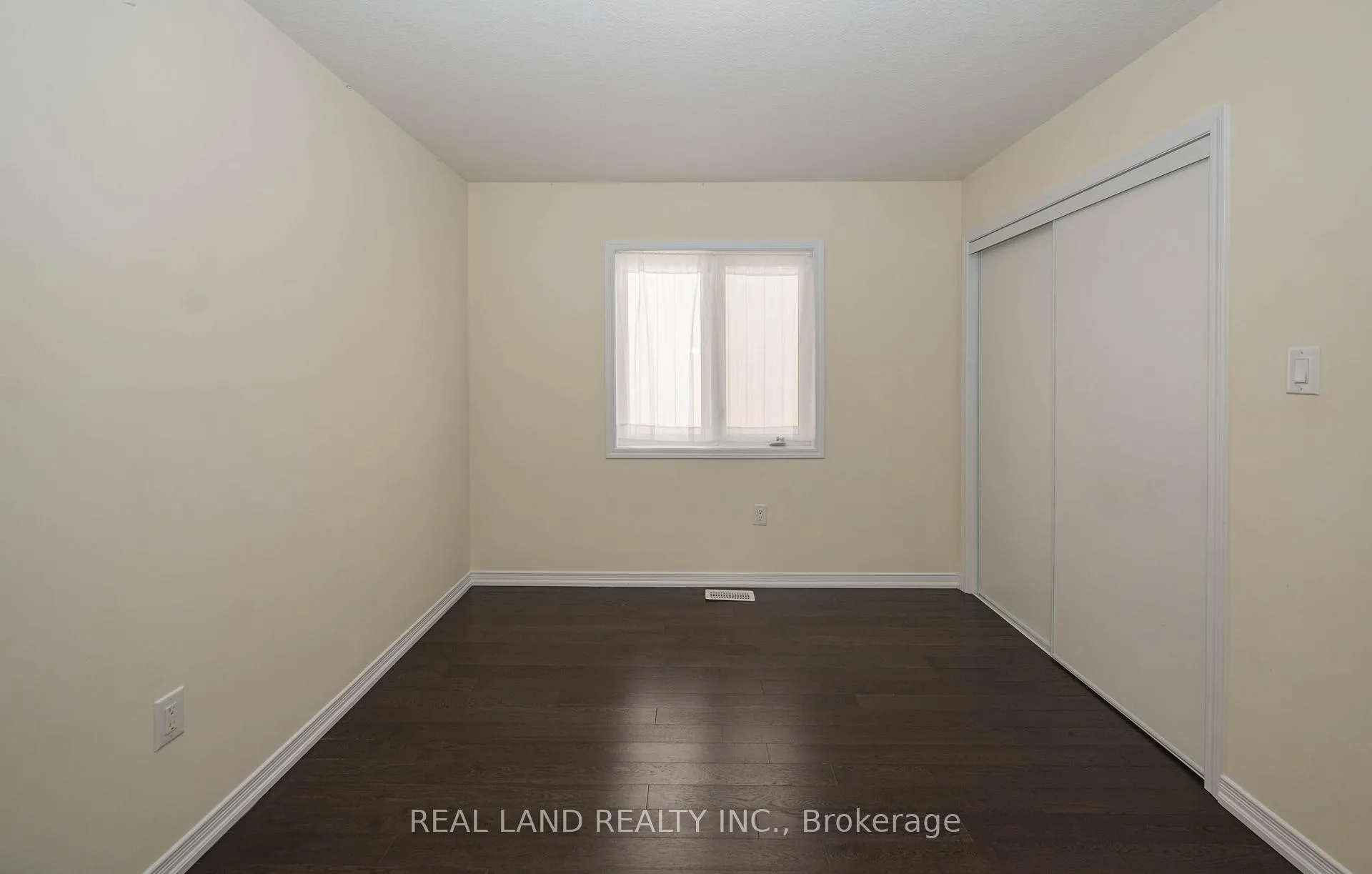 Photo 21 of 7782 Hackberry Trail, Niagara Falls, Brown — HOMEH