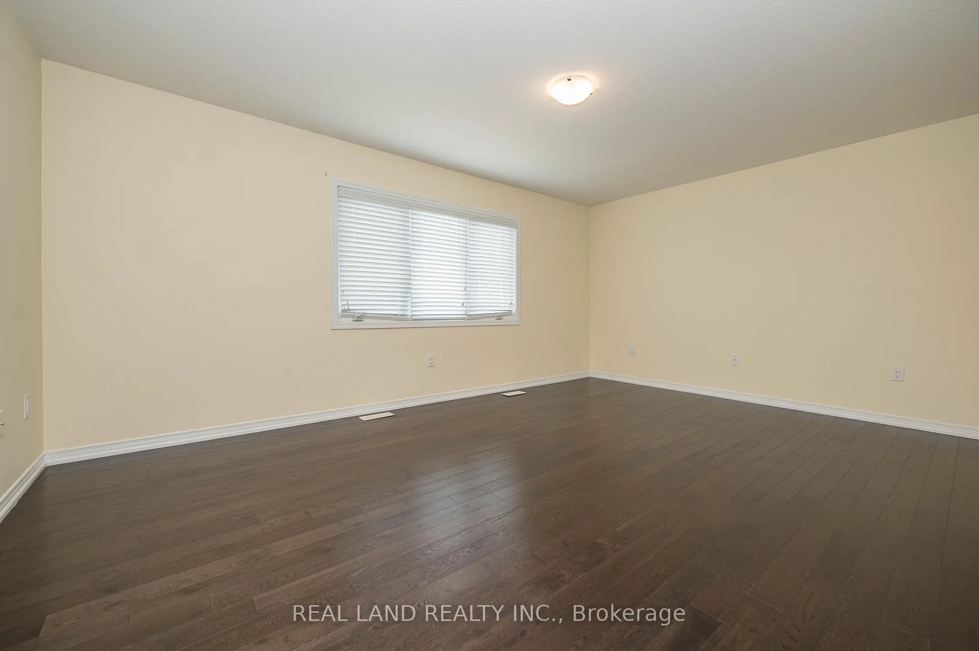 Photo 22 of 7782 Hackberry Trail, Niagara Falls, Brown — HOMEH
