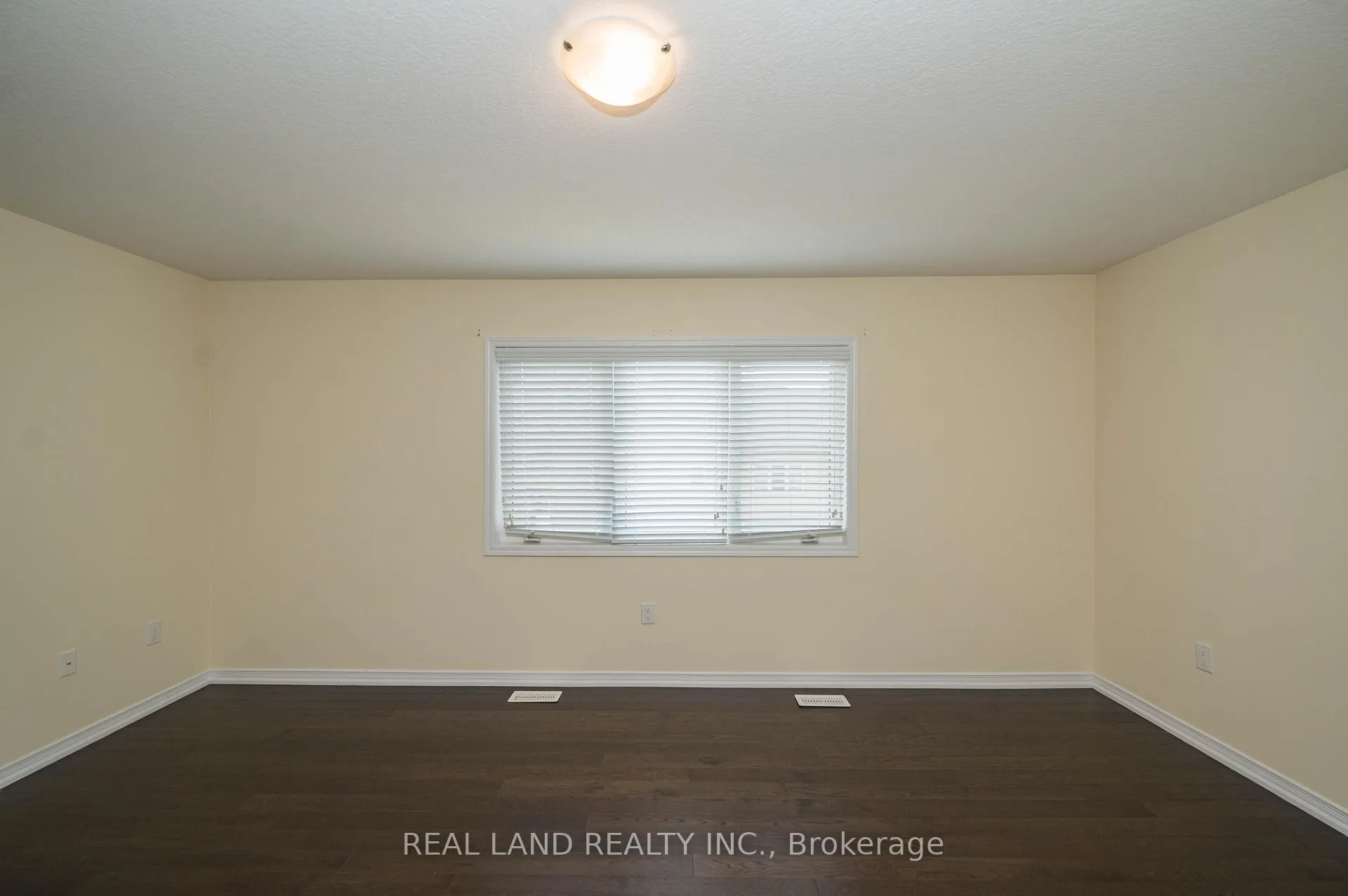 Photo 23 of 7782 Hackberry Trail, Niagara Falls, Brown — HOMEH