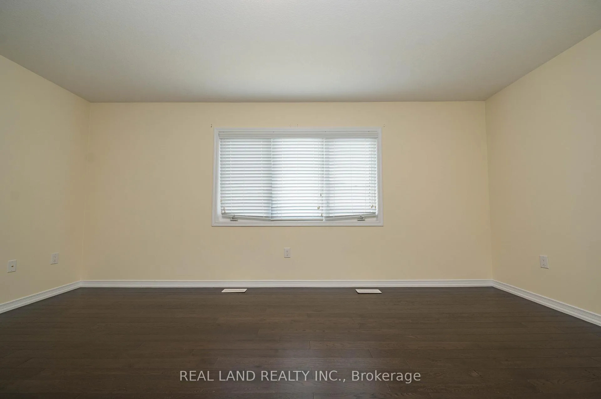 Photo 24 of 7782 Hackberry Trail, Niagara Falls, Brown — HOMEH