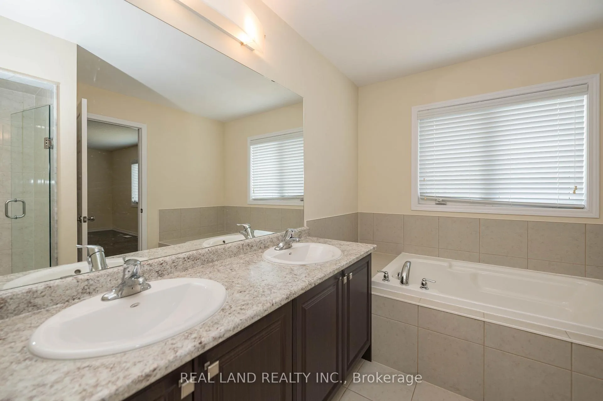 Photo 26 of 7782 Hackberry Trail, Niagara Falls, Brown — HOMEH