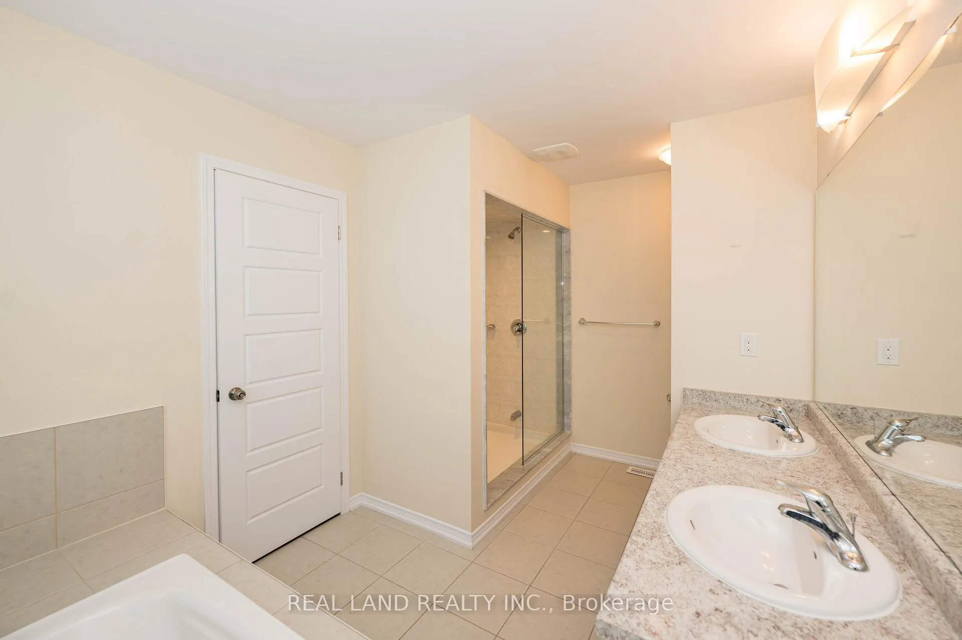 Photo 30 of 7782 Hackberry Trail, Niagara Falls, Brown — HOMEH