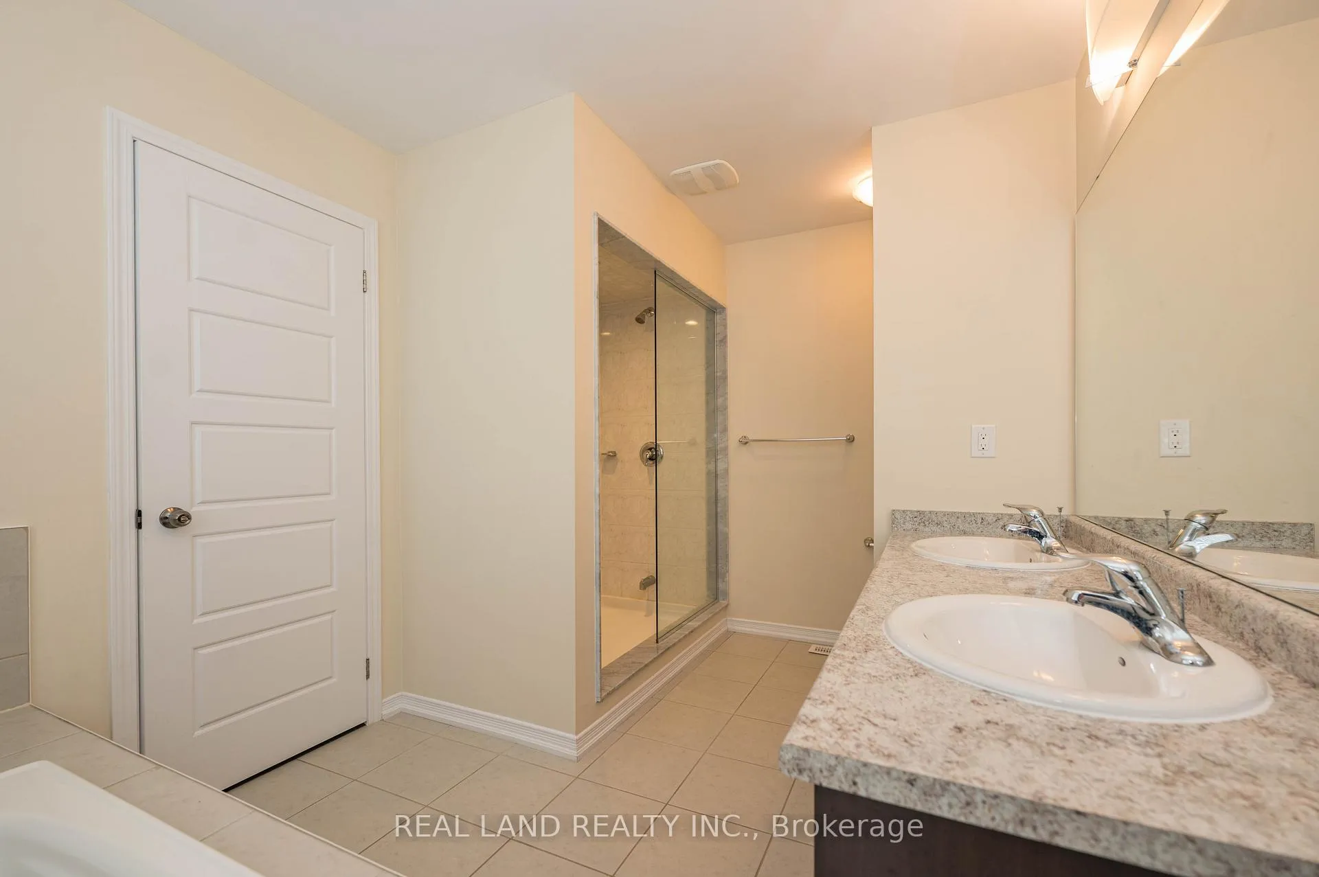 Photo 31 of 7782 Hackberry Trail, Niagara Falls, Brown — HOMEH