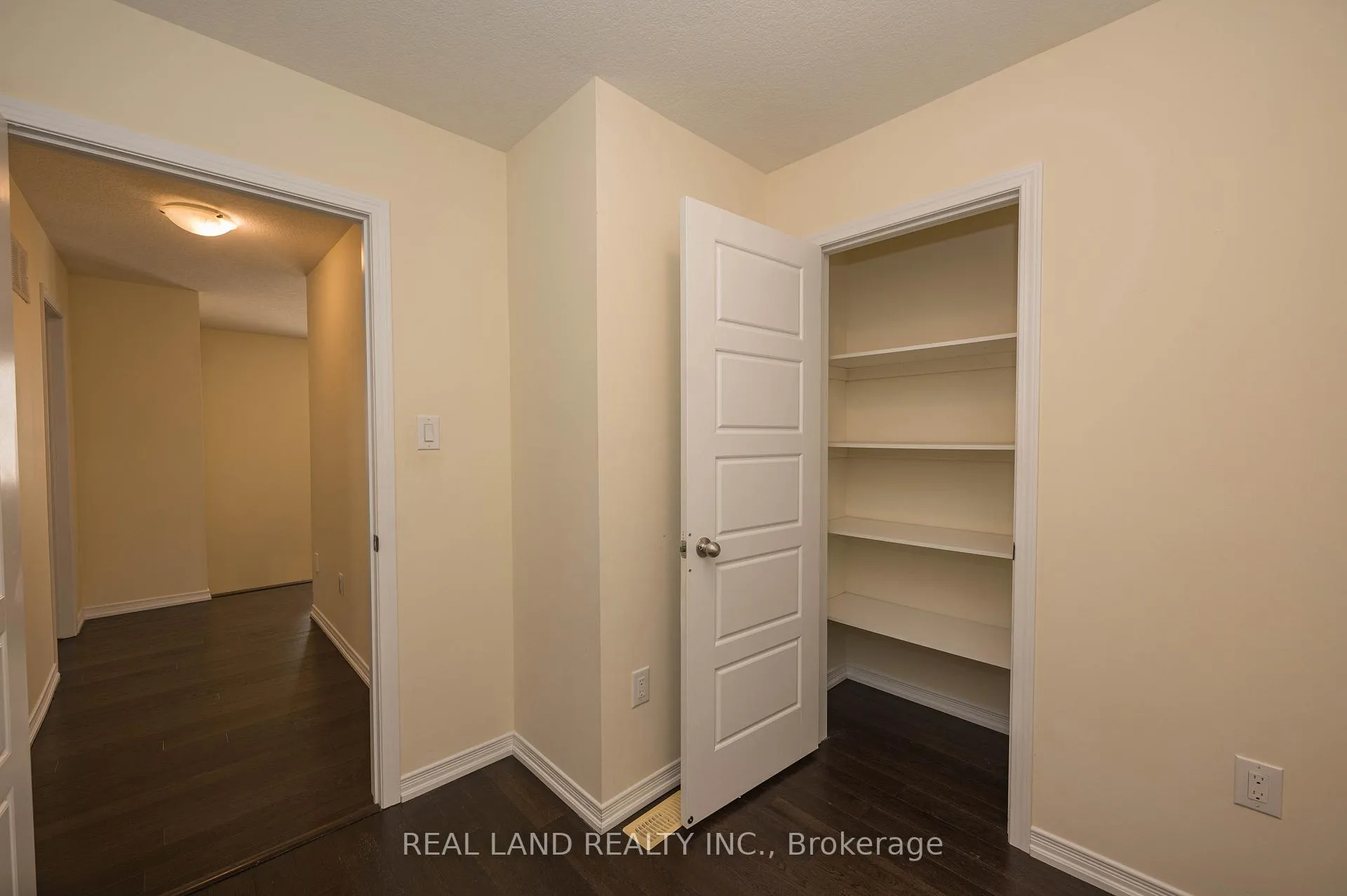 Photo 33 of 7782 Hackberry Trail, Niagara Falls, Brown — HOMEH
