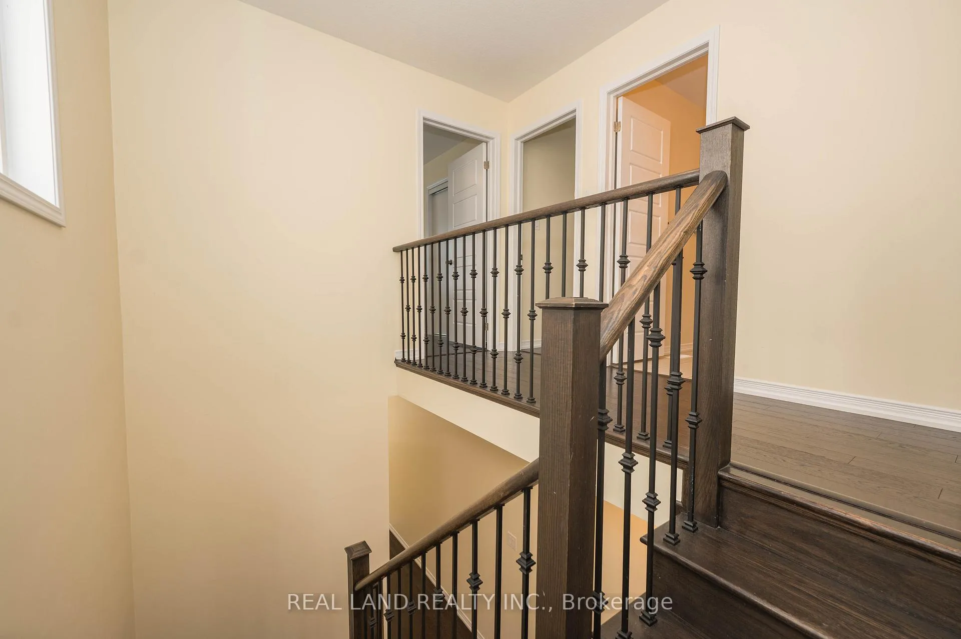 Photo 35 of 7782 Hackberry Trail, Niagara Falls, Brown — HOMEH