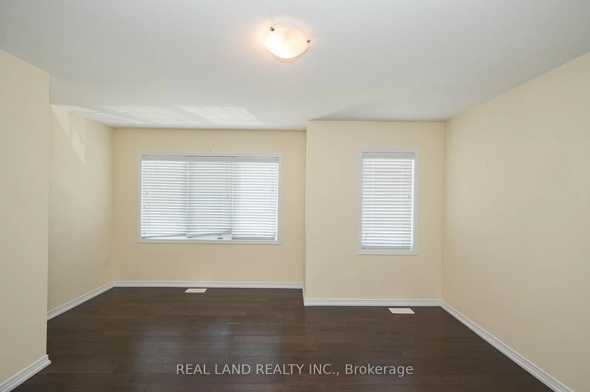 Photo 38 of 7782 Hackberry Trail, Niagara Falls, Brown — HOMEH