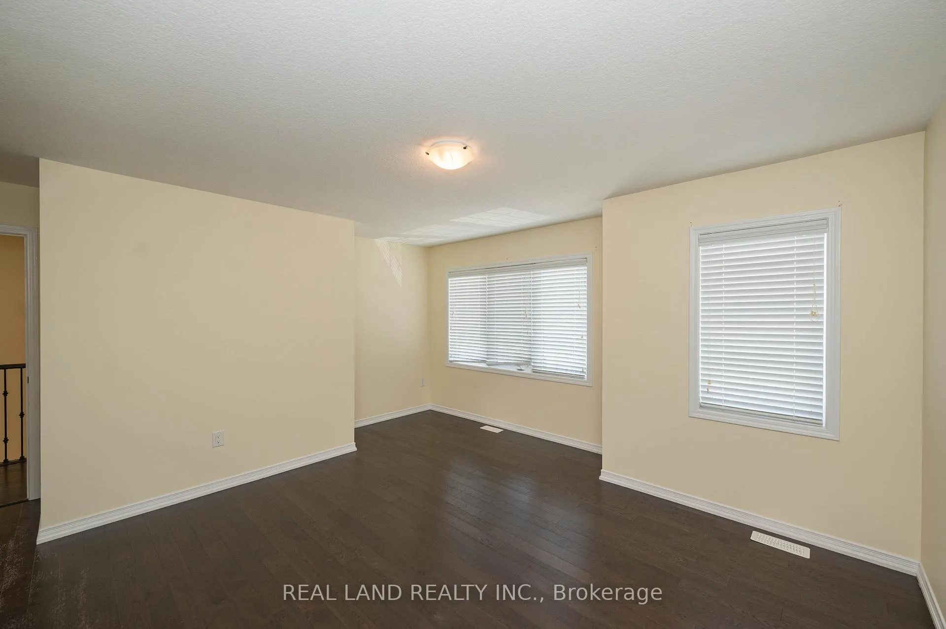Photo 39 of 7782 Hackberry Trail, Niagara Falls, Brown — HOMEH