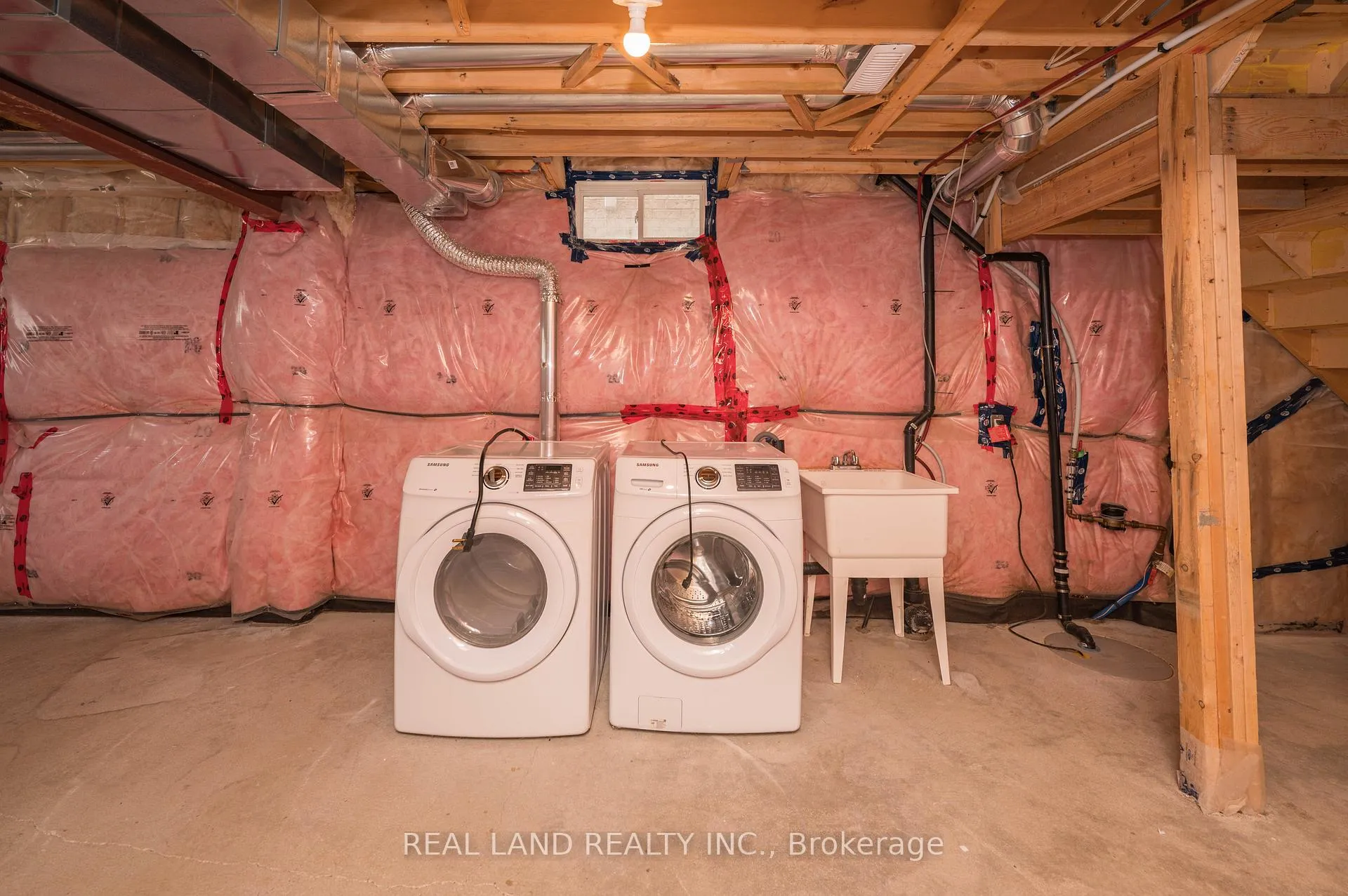 Photo 46 of 7782 Hackberry Trail, Niagara Falls, Brown — HOMEH