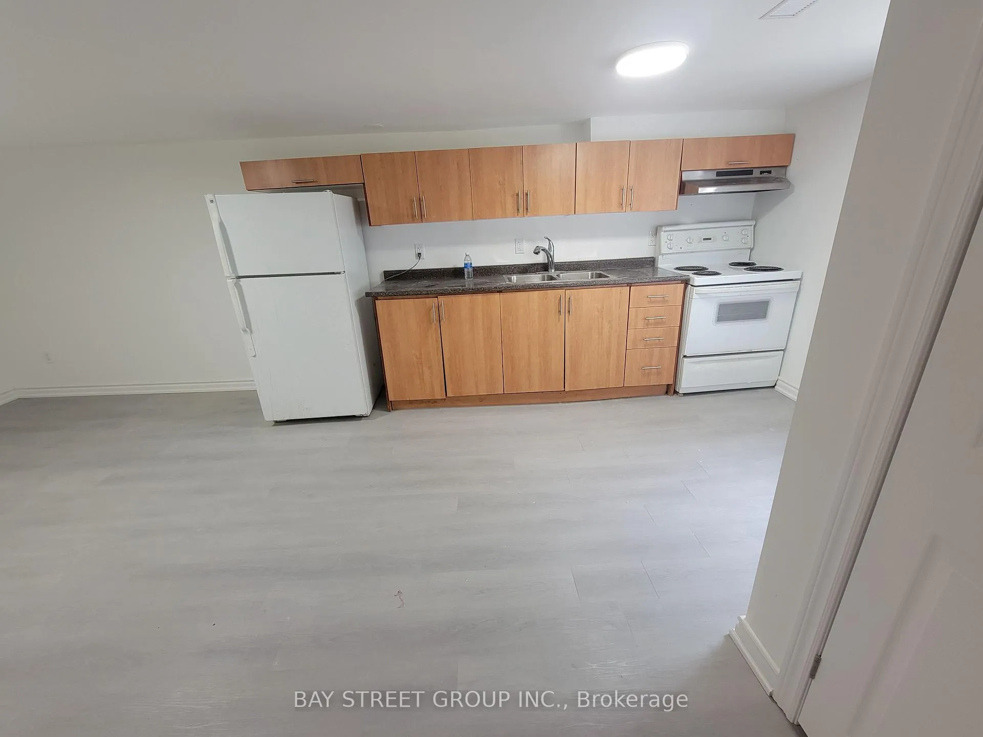 Front of Unit Lower, 92 Nelson Street W