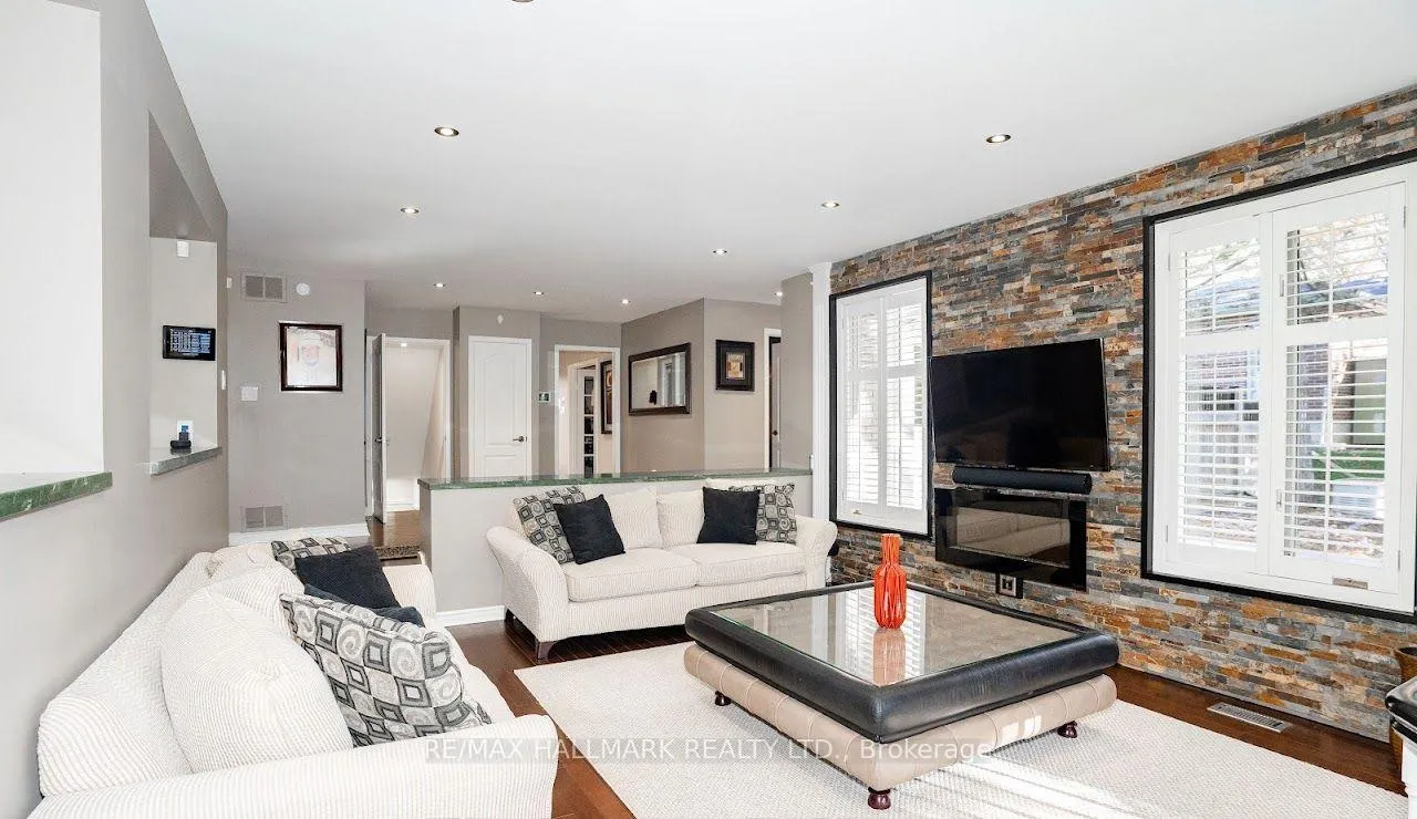 Photo 9 of 126 Babcombe Drive, Markham, Bayview Glen — HOMEH