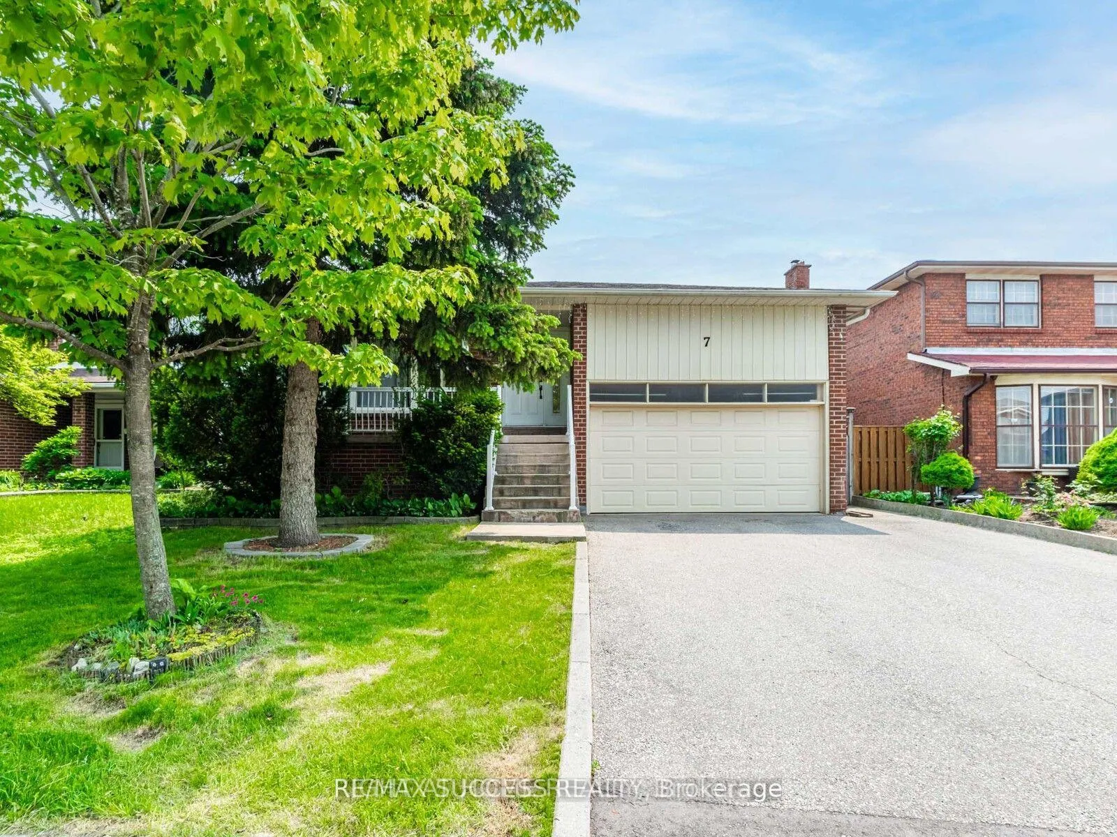Photo 1 of Unit Lower, 7 Point O'Woods Drive, Vaughan, Glen Shields — HOMEH