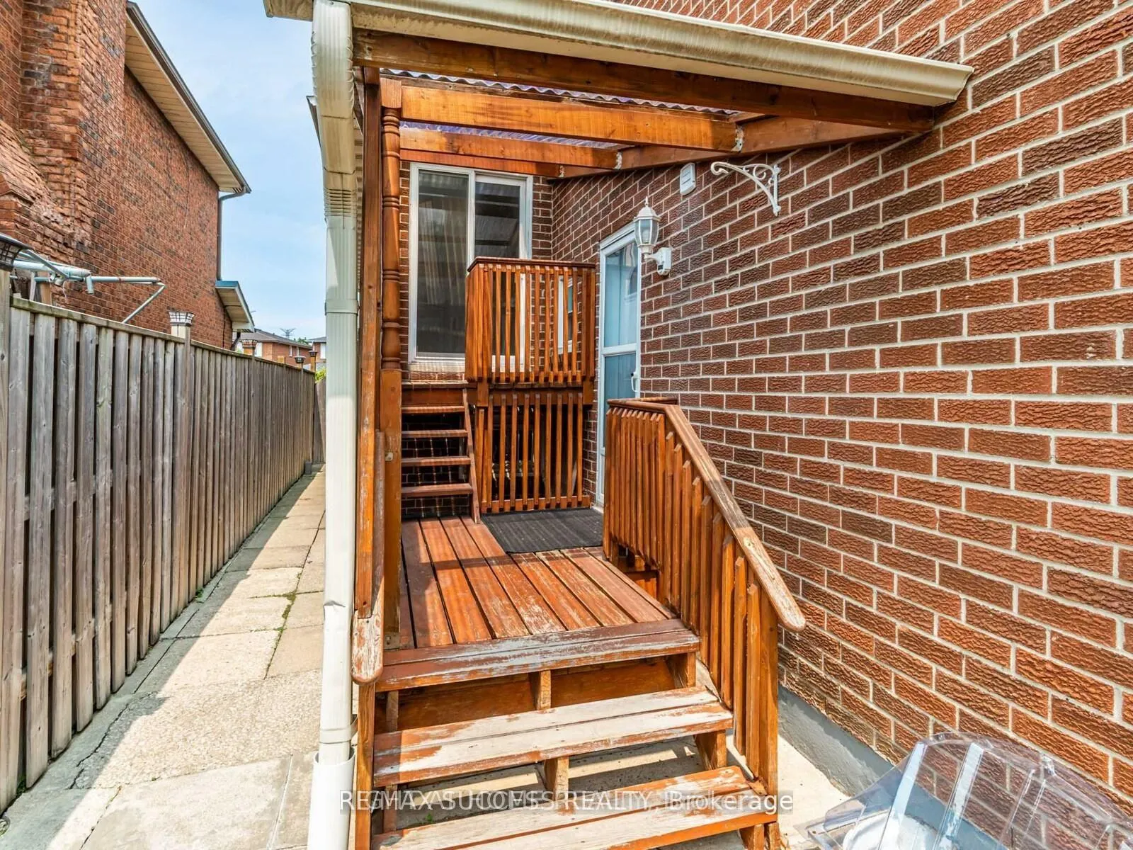 Photo 2 of Unit Lower, 7 Point O'Woods Drive, Vaughan, Glen Shields — HOMEH