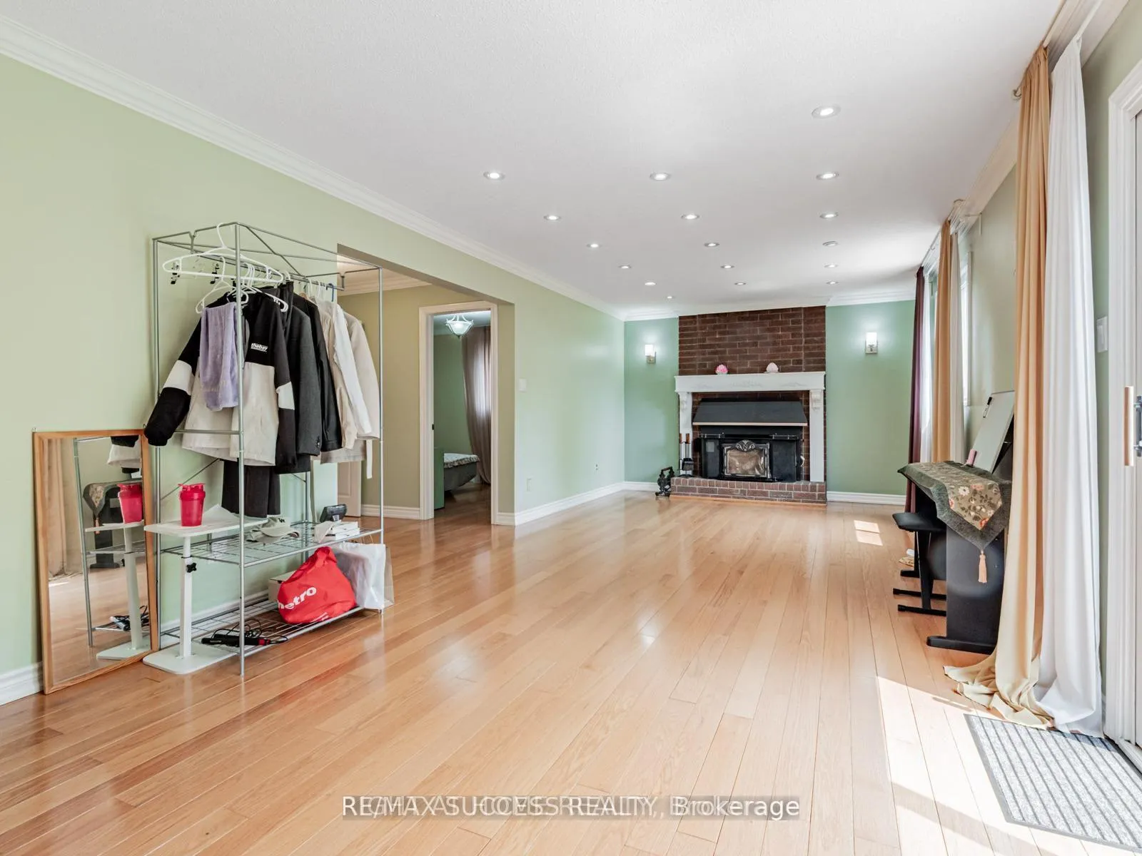 Photo 6 of Unit Lower, 7 Point O'Woods Drive, Vaughan, Glen Shields — HOMEH
