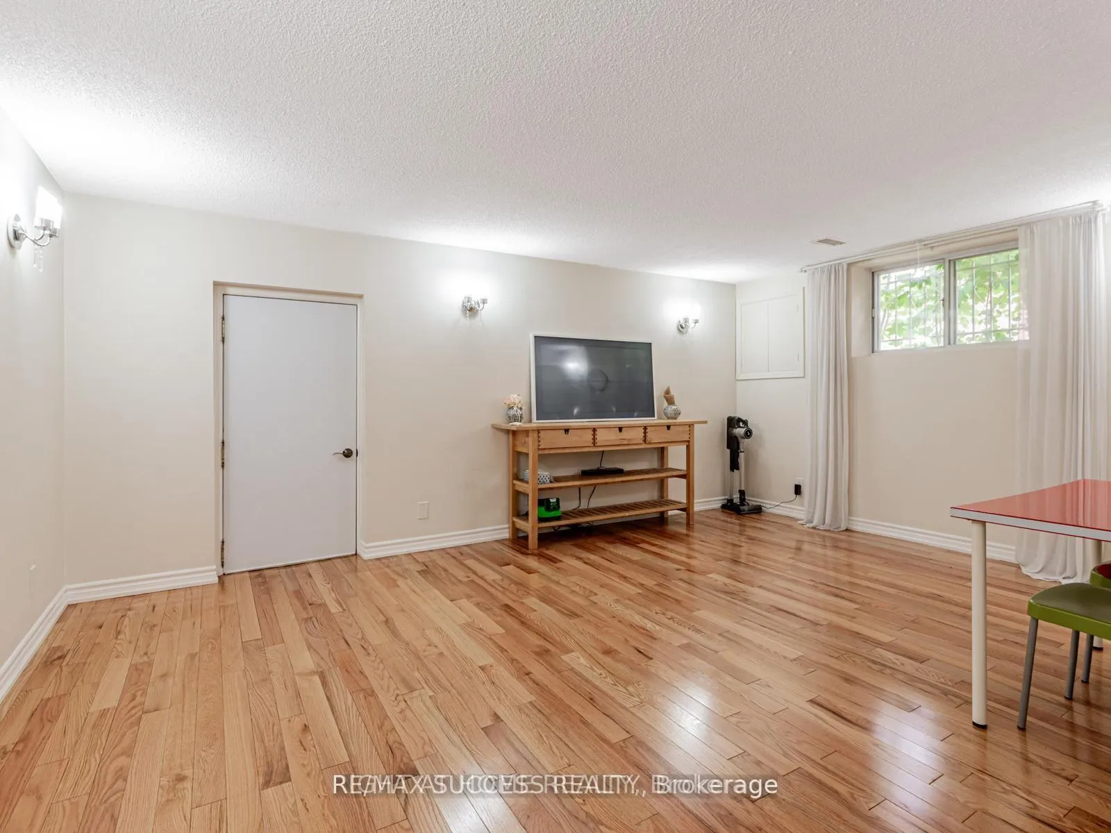 Photo 9 of Unit Lower, 7 Point O'Woods Drive, Vaughan, Glen Shields — HOMEH