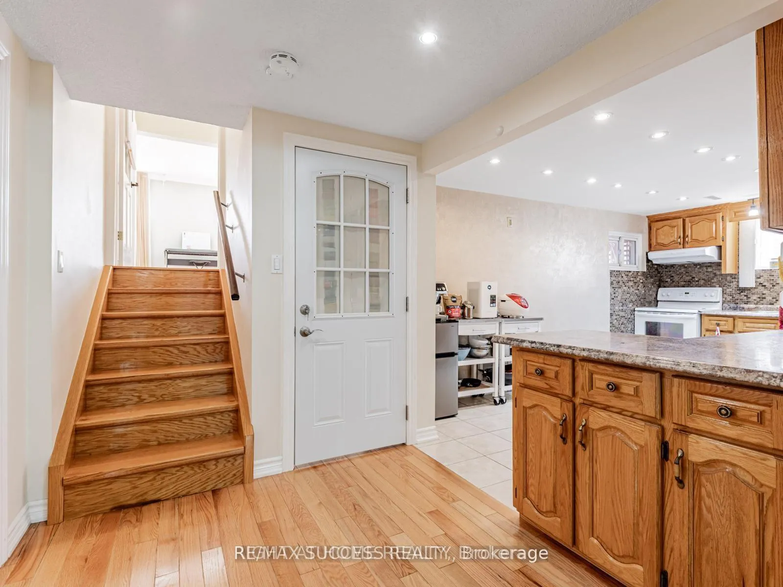 Photo 11 of Unit Lower, 7 Point O'Woods Drive, Vaughan, Glen Shields — HOMEH