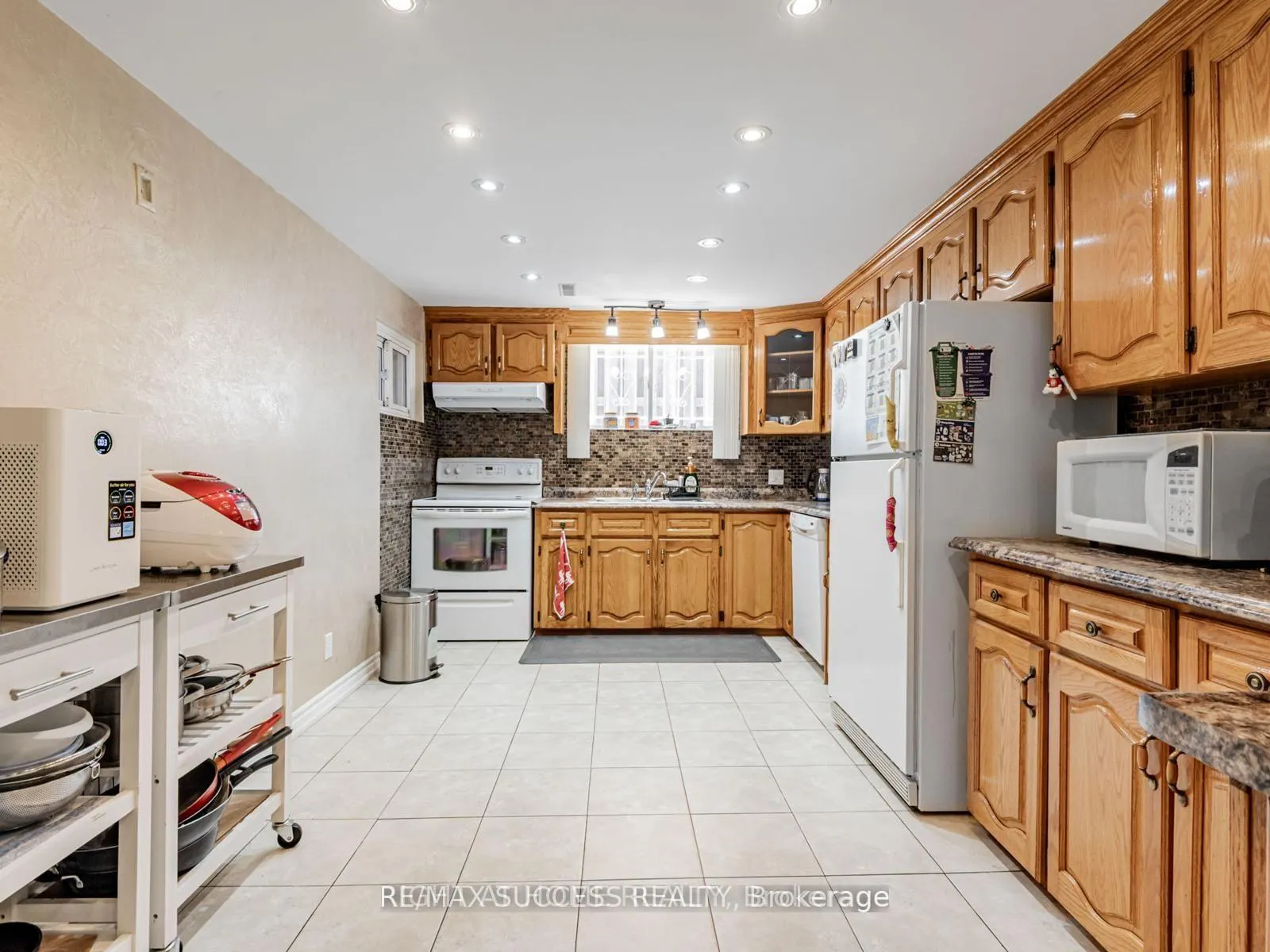Photo 12 of Unit Lower, 7 Point O'Woods Drive, Vaughan, Glen Shields — HOMEH