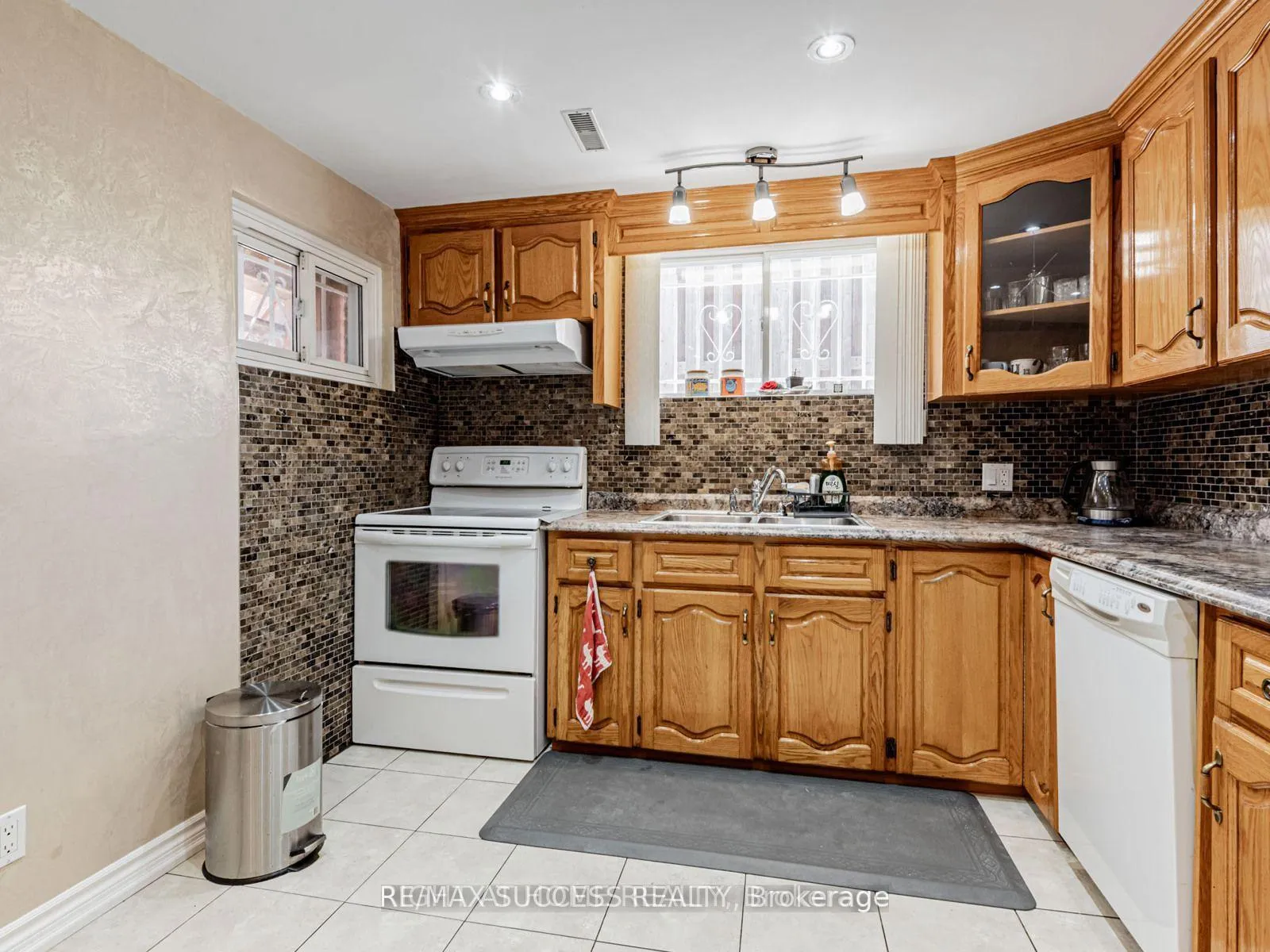 Photo 13 of Unit Lower, 7 Point O'Woods Drive, Vaughan, Glen Shields — HOMEH