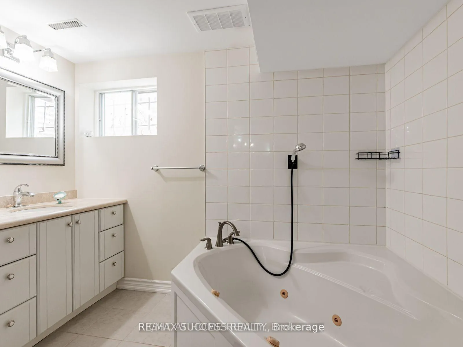Photo 16 of Unit Lower, 7 Point O'Woods Drive, Vaughan, Glen Shields — HOMEH