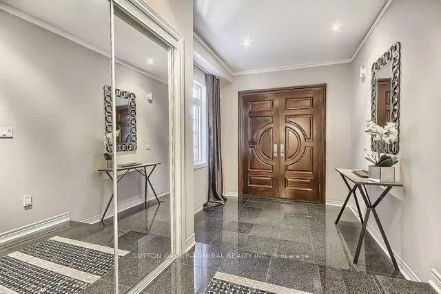 Photo 3 of 70 Vivaldi Drive, Vaughan, Patterson — HOMEH