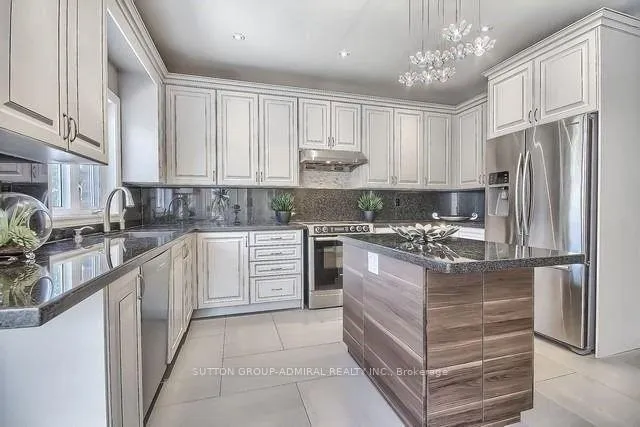 Photo 6 of 70 Vivaldi Drive, Vaughan, Patterson — HOMEH
