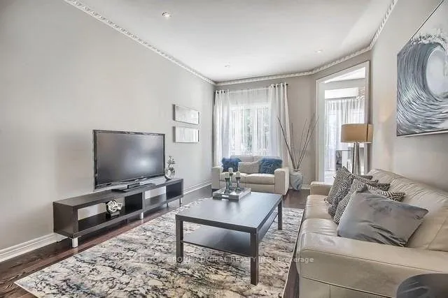 Photo 9 of 70 Vivaldi Drive, Vaughan, Patterson — HOMEH