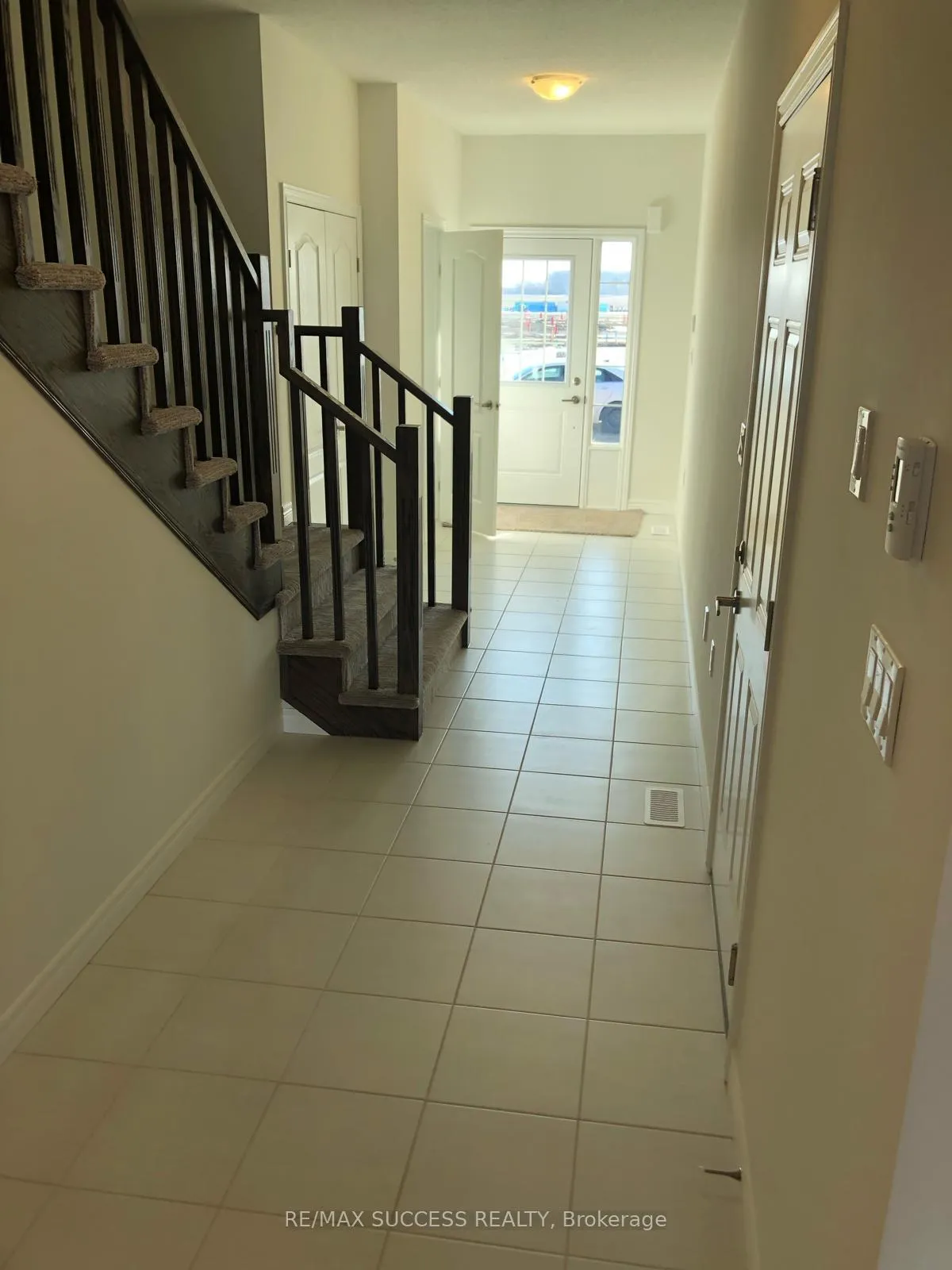 Photo 2 of 23 Lloyd Davies Way, Hamilton, Rural Glanbrook — HOMEH