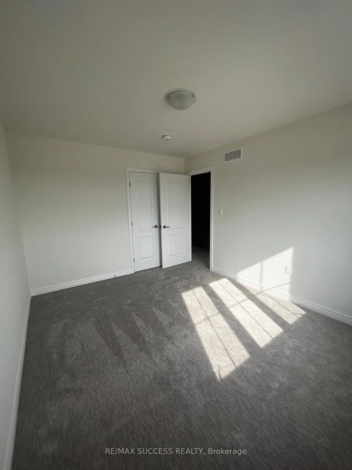 Photo 5 of 23 Lloyd Davies Way, Hamilton, Rural Glanbrook — HOMEH