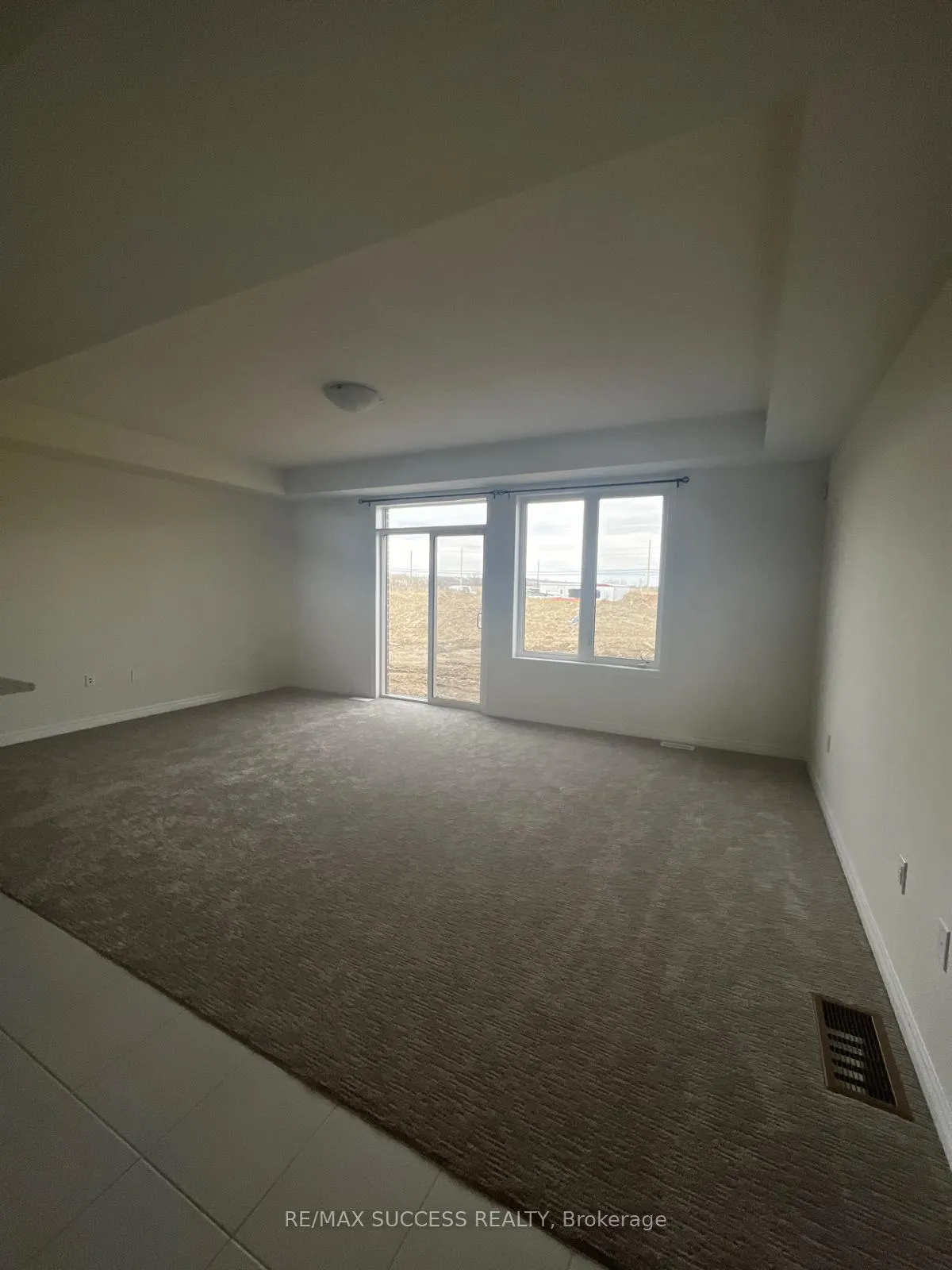 Photo 8 of 23 Lloyd Davies Way, Hamilton, Rural Glanbrook — HOMEH