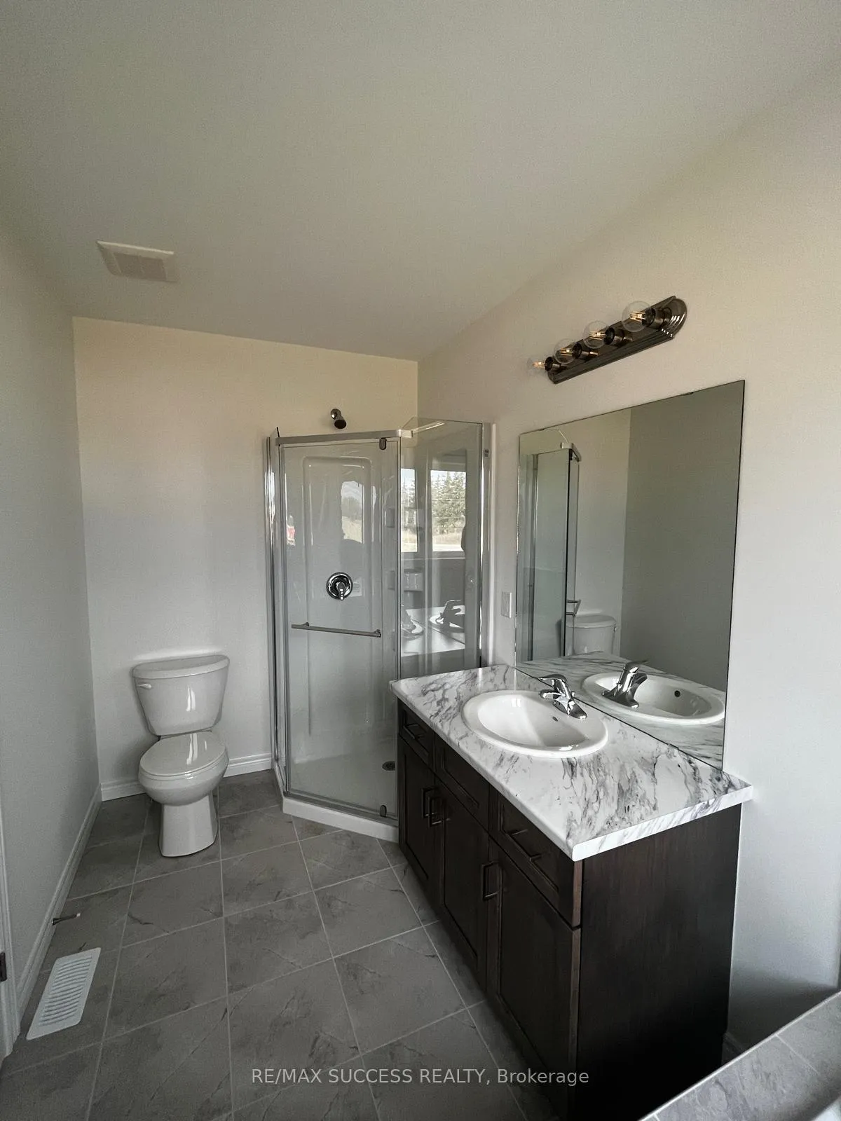 Photo 11 of 23 Lloyd Davies Way, Hamilton, Rural Glanbrook — HOMEH