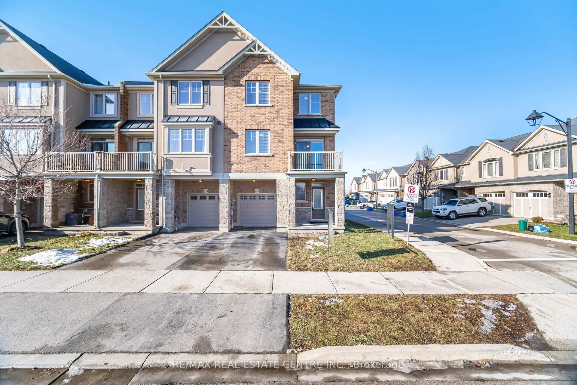 Photo 3 of 235 Westbank Trail, Hamilton, Stoney Creek — HOMEH