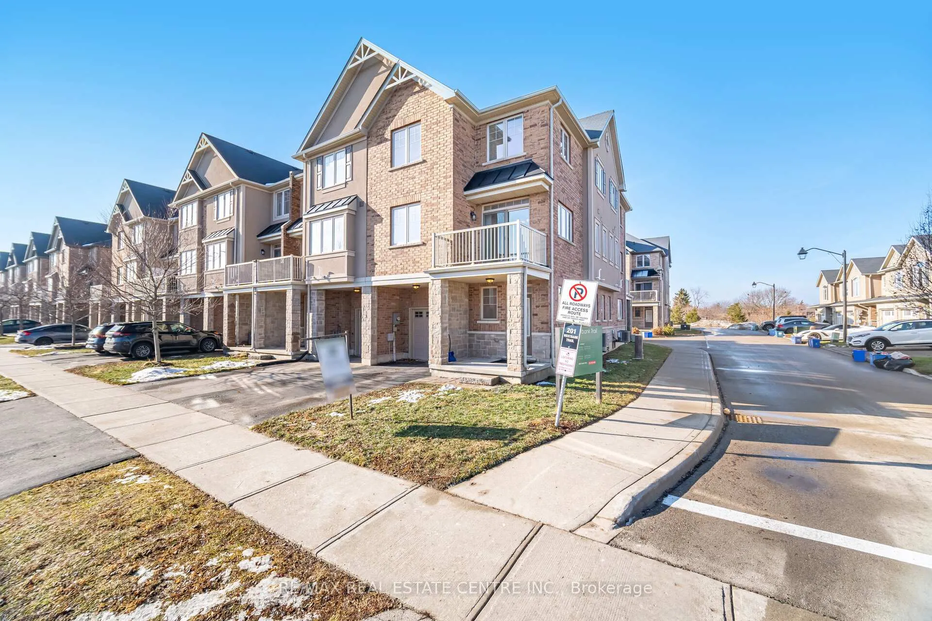 Photo 4 of 235 Westbank Trail, Hamilton, Stoney Creek — HOMEH