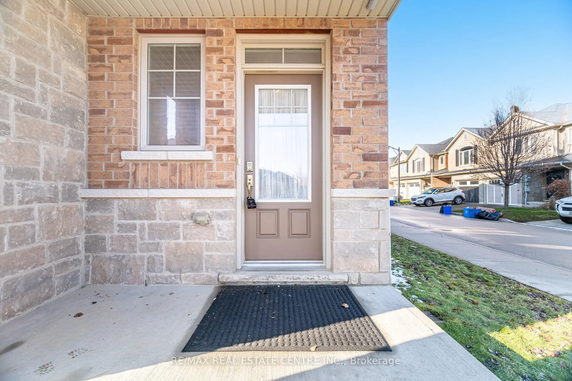 Photo 7 of 235 Westbank Trail, Hamilton, Stoney Creek — HOMEH
