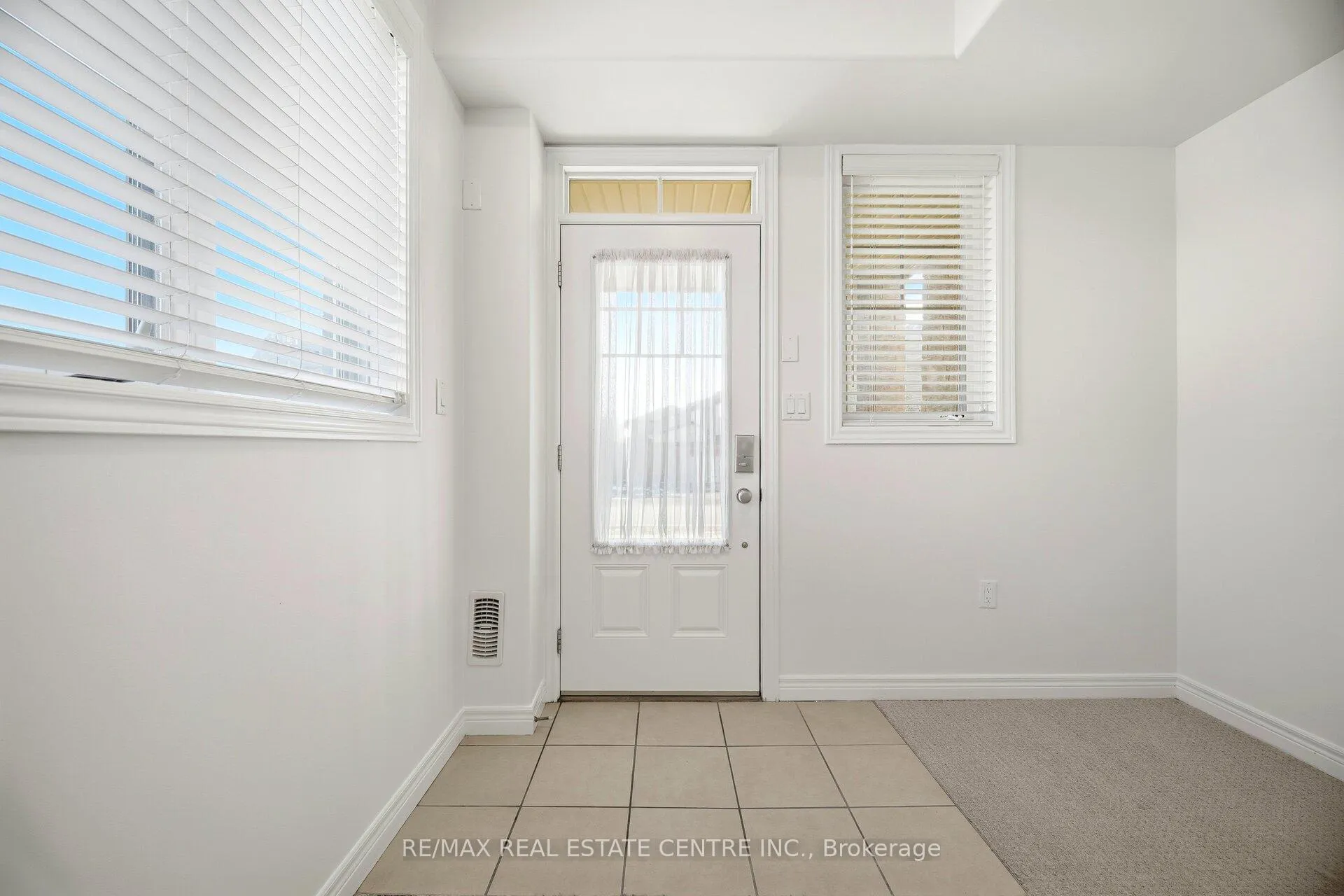 Photo 8 of 235 Westbank Trail, Hamilton, Stoney Creek — HOMEH
