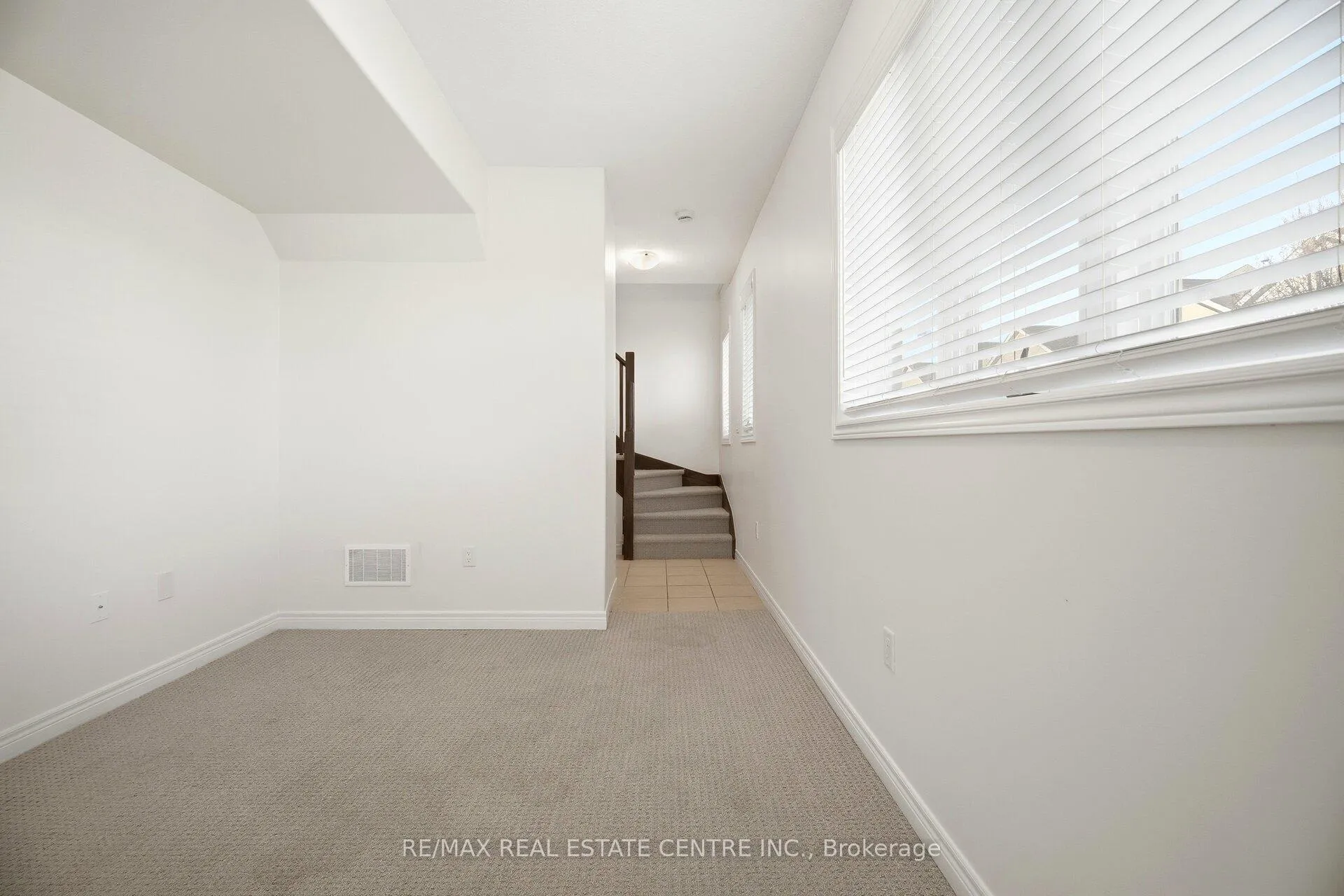 Photo 9 of 235 Westbank Trail, Hamilton, Stoney Creek — HOMEH