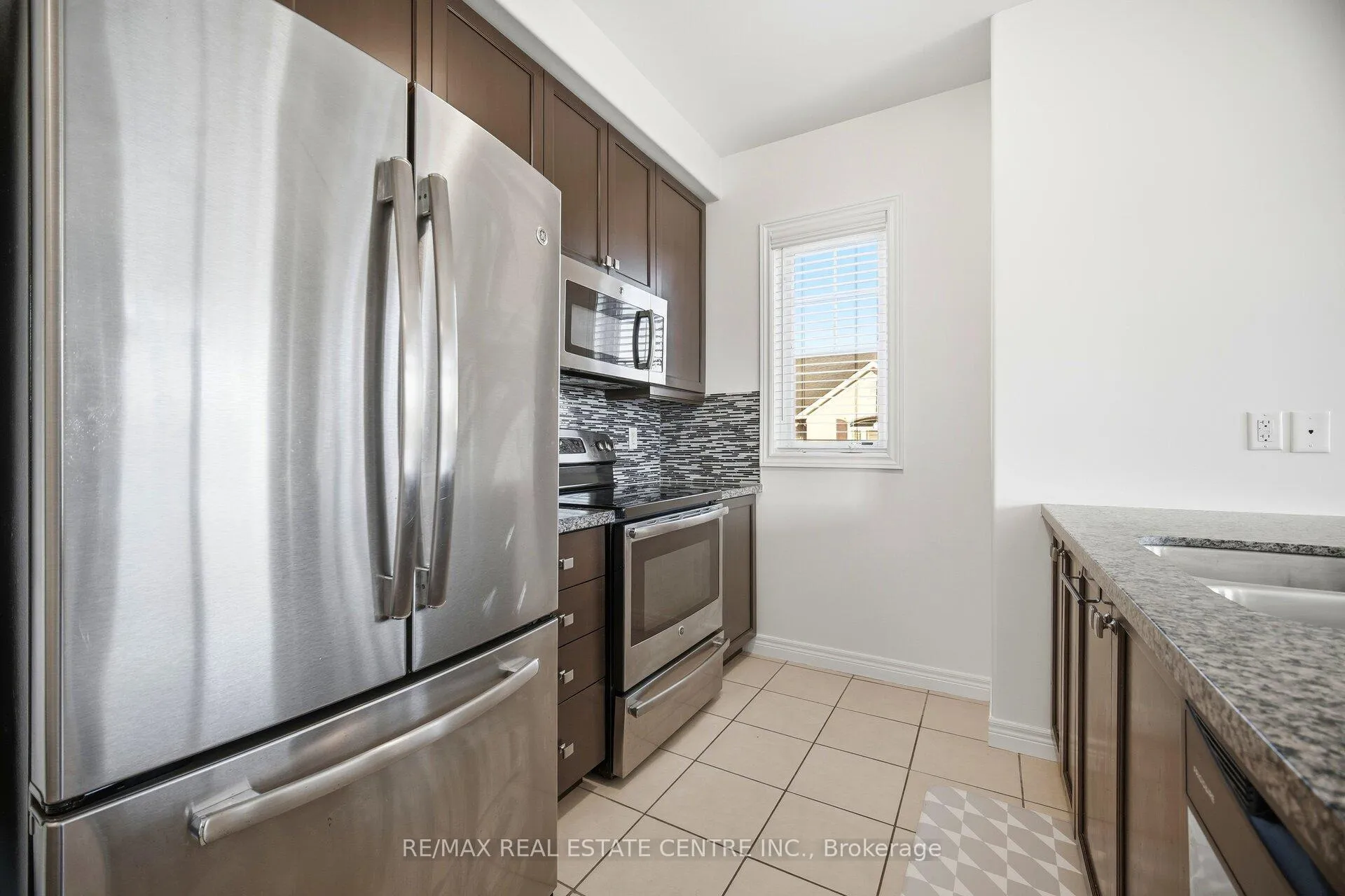 Photo 13 of 235 Westbank Trail, Hamilton, Stoney Creek — HOMEH