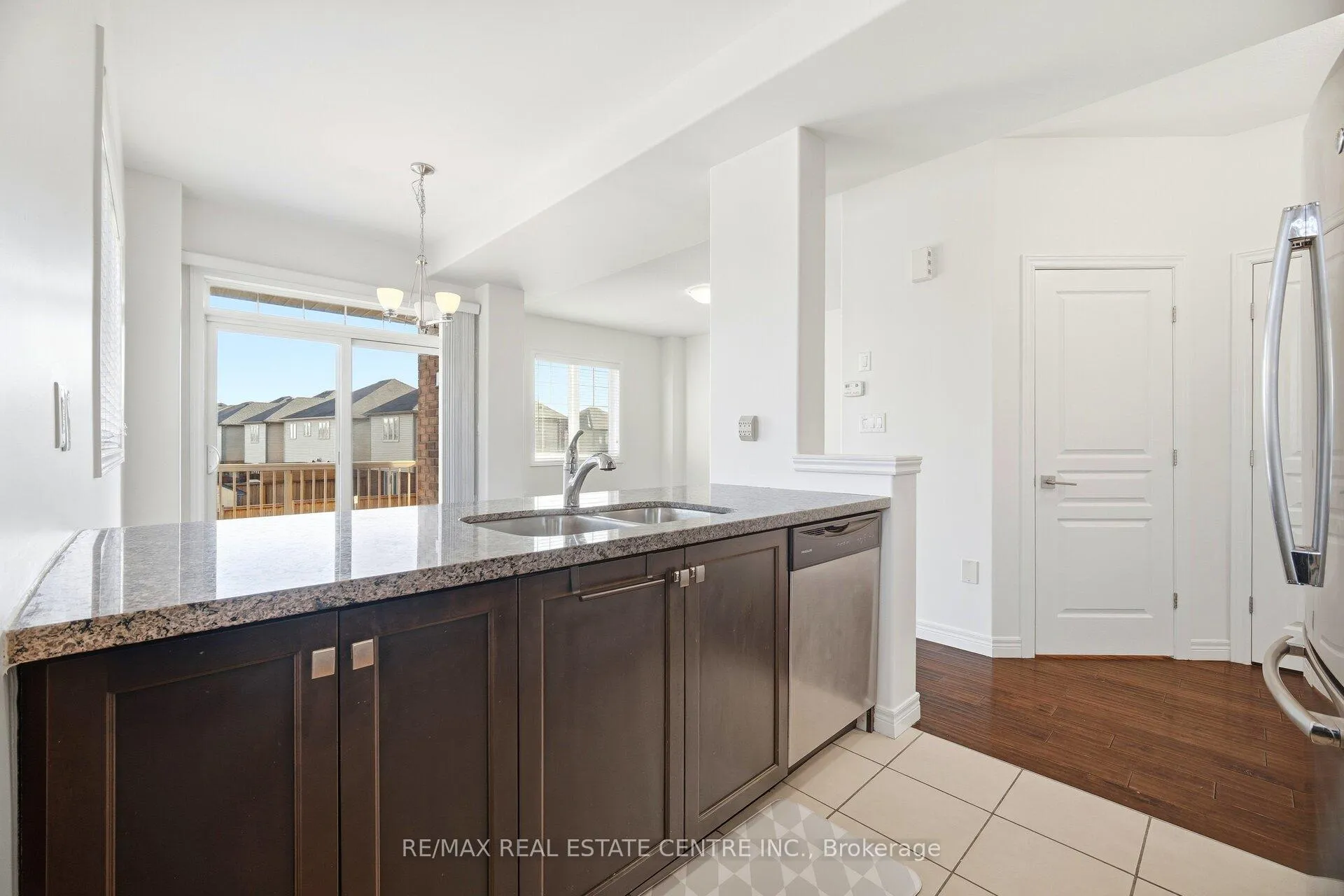 Photo 14 of 235 Westbank Trail, Hamilton, Stoney Creek — HOMEH
