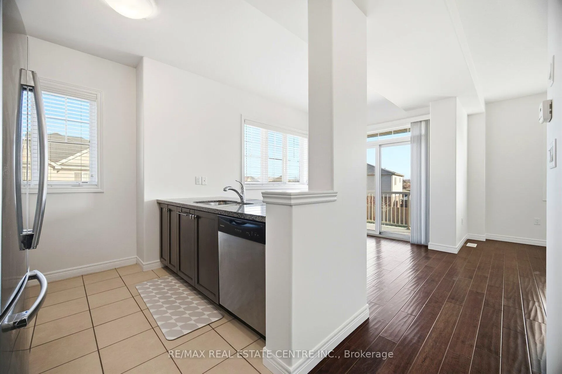 Photo 15 of 235 Westbank Trail, Hamilton, Stoney Creek — HOMEH