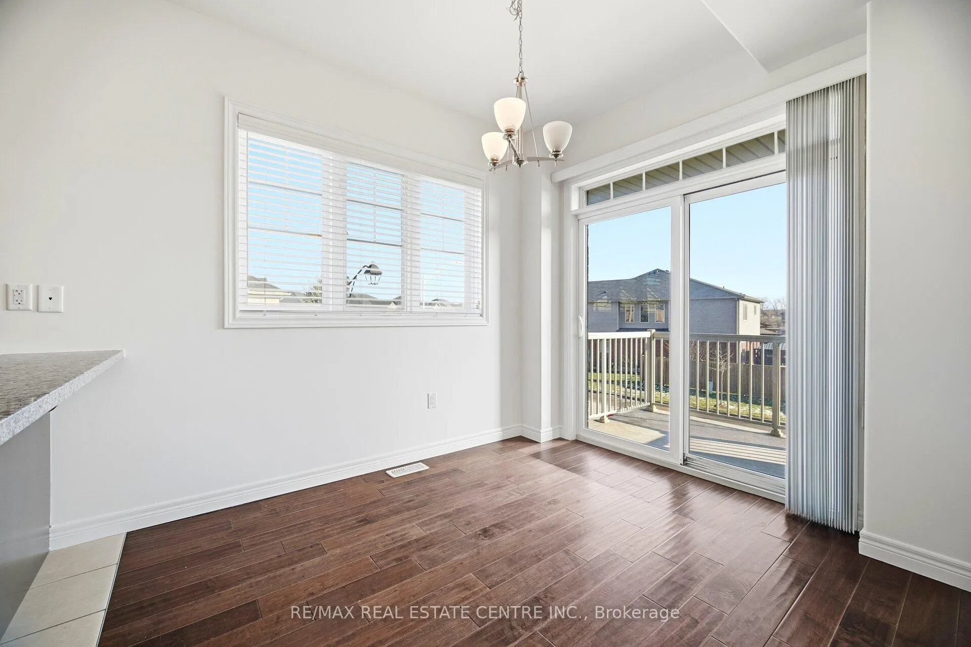Photo 18 of 235 Westbank Trail, Hamilton, Stoney Creek — HOMEH