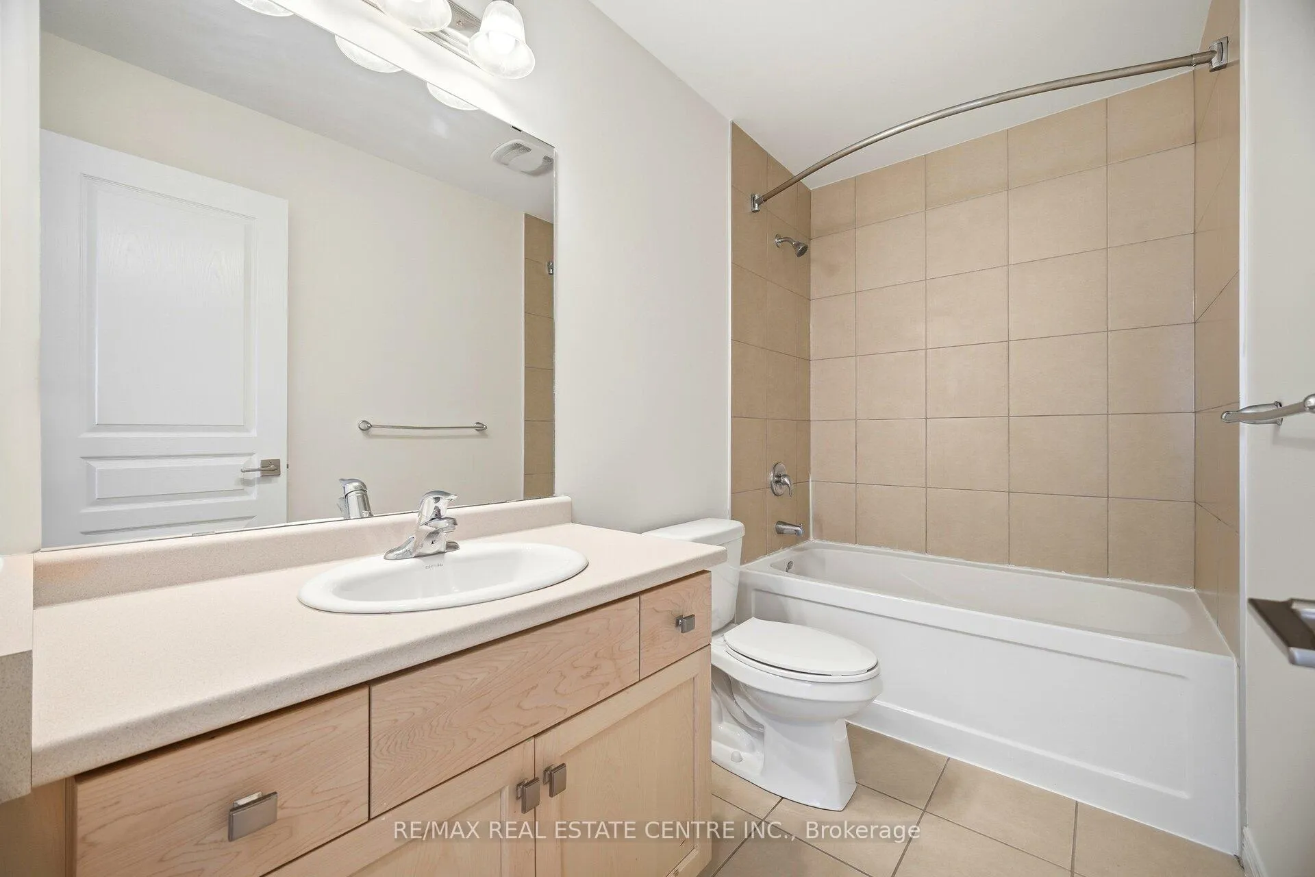 Photo 36 of 235 Westbank Trail, Hamilton, Stoney Creek — HOMEH