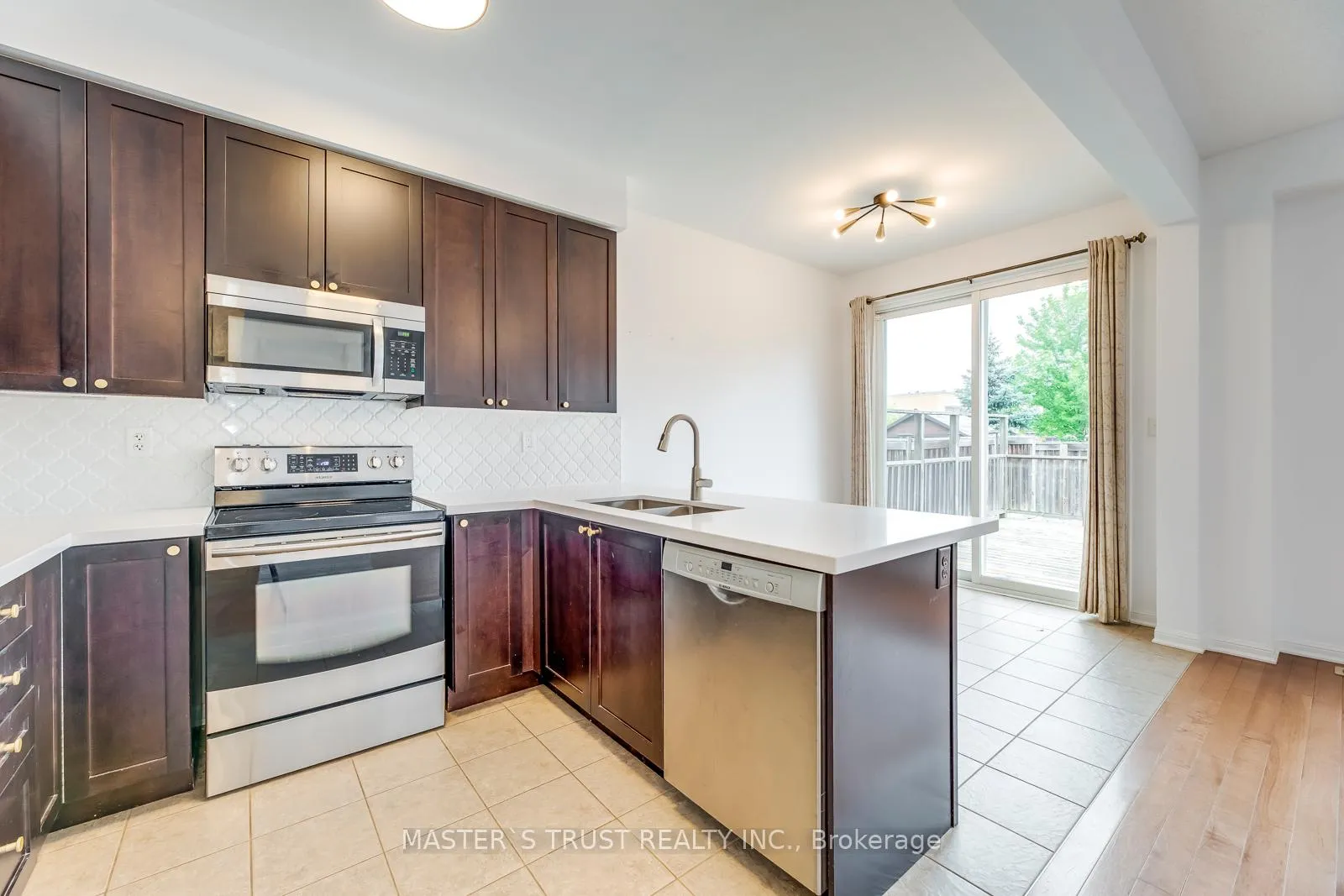 Photo 8 of 104 Emick Drive, Hamilton, Meadowlands — HOMEH