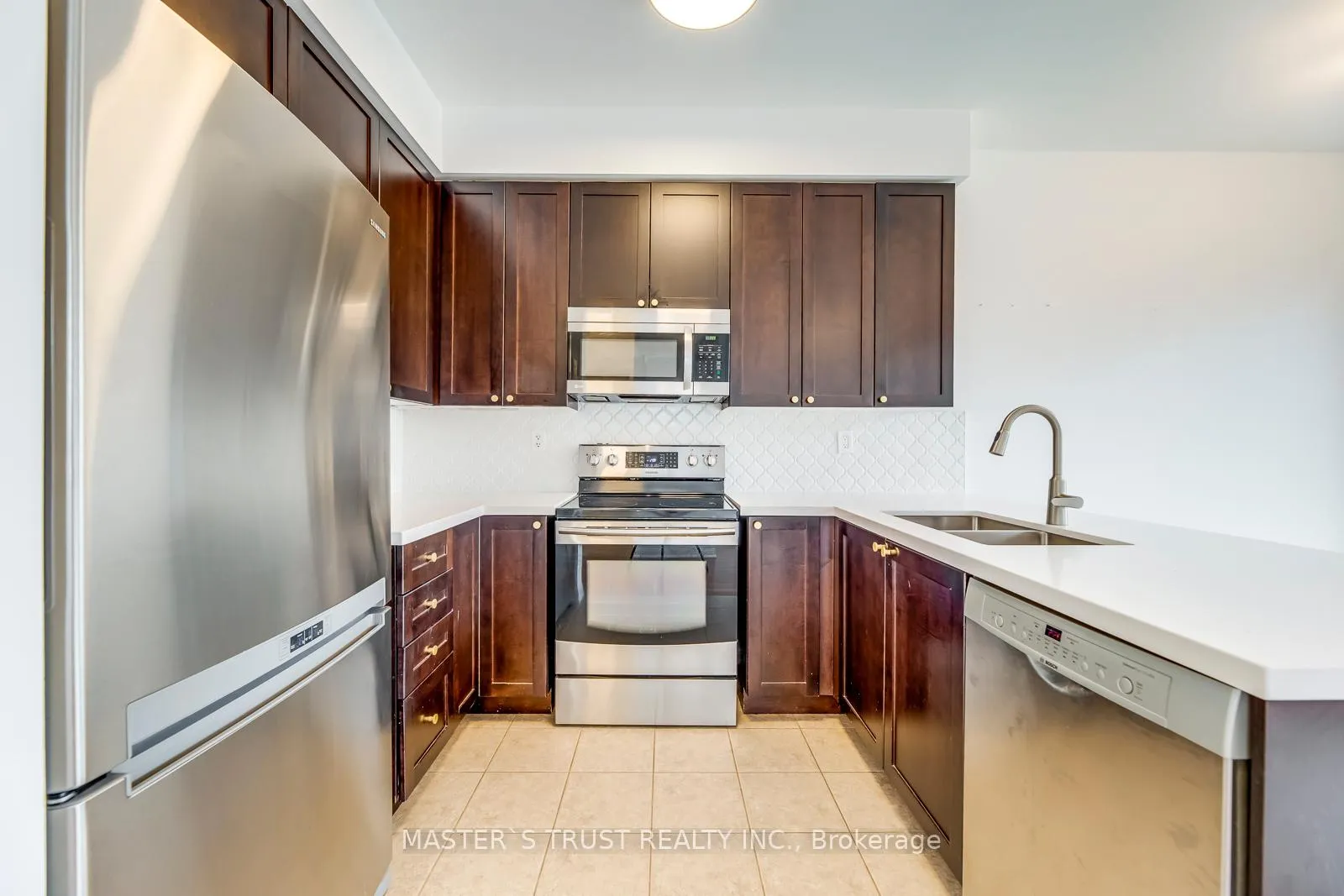 Photo 9 of 104 Emick Drive, Hamilton, Meadowlands — HOMEH