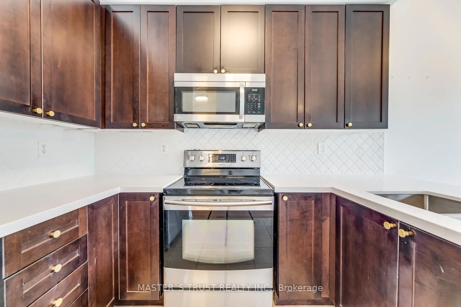 Photo 11 of 104 Emick Drive, Hamilton, Meadowlands — HOMEH