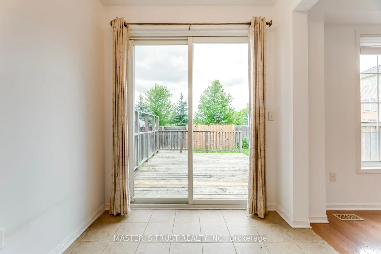 Photo 16 of 104 Emick Drive, Hamilton, Meadowlands — HOMEH