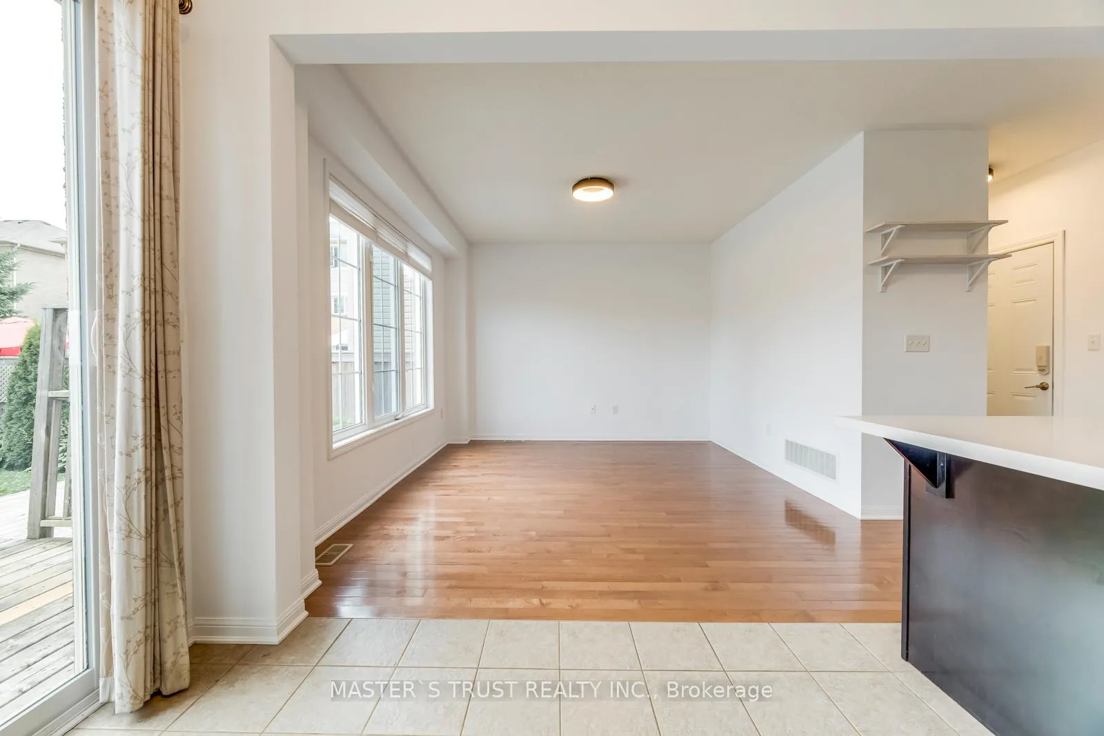 Photo 17 of 104 Emick Drive, Hamilton, Meadowlands — HOMEH
