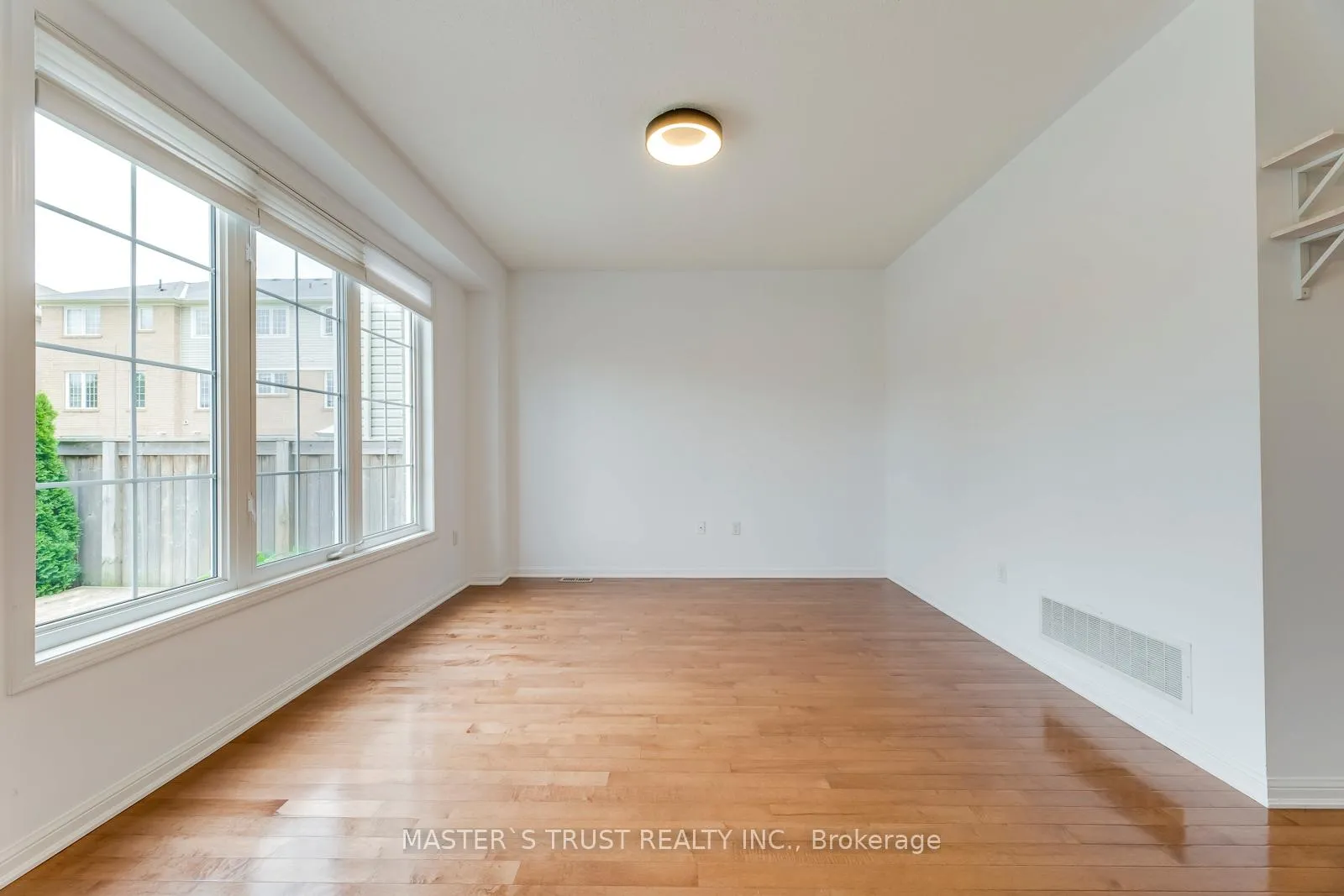 Photo 18 of 104 Emick Drive, Hamilton, Meadowlands — HOMEH